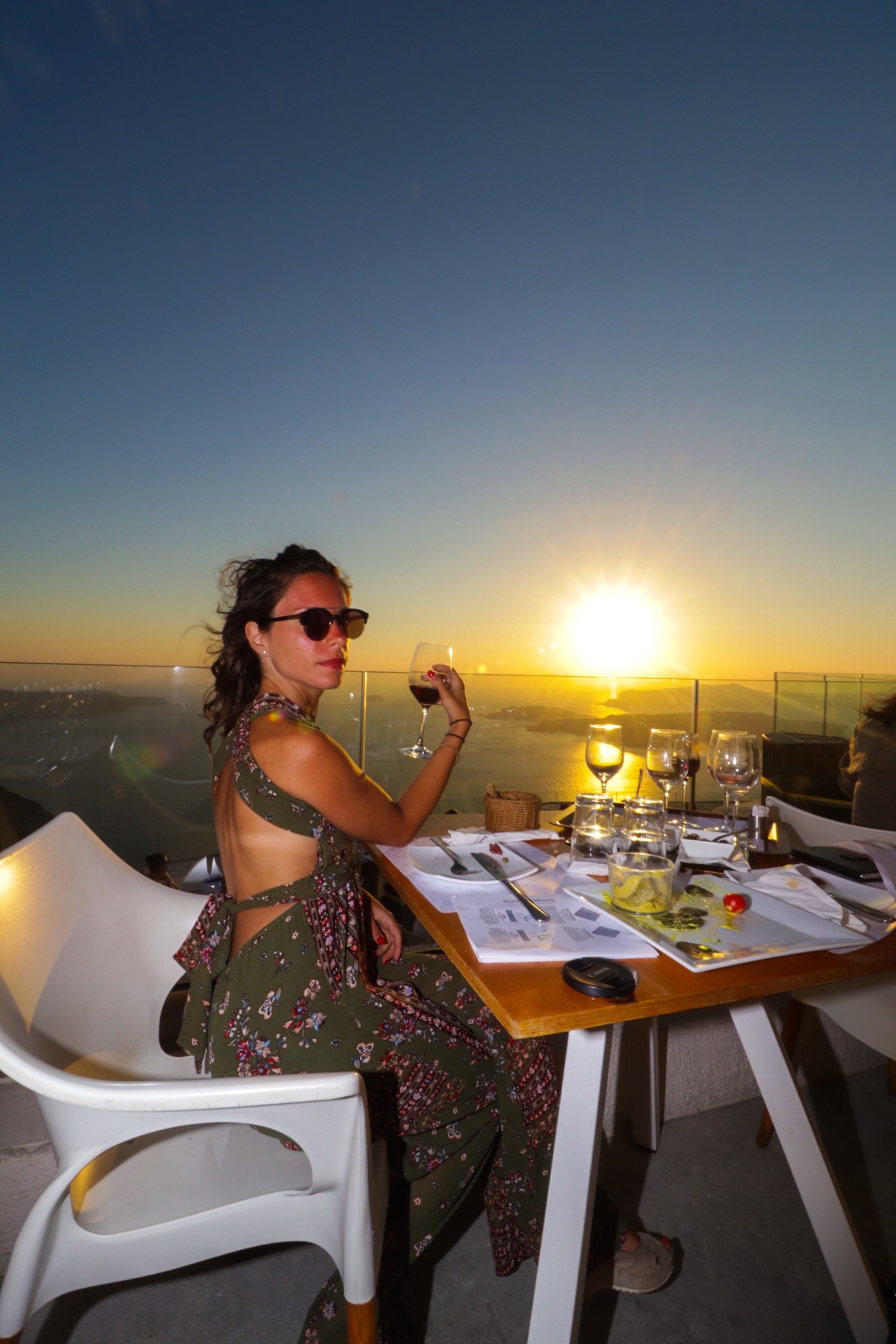 Un po' di vino al tramonto