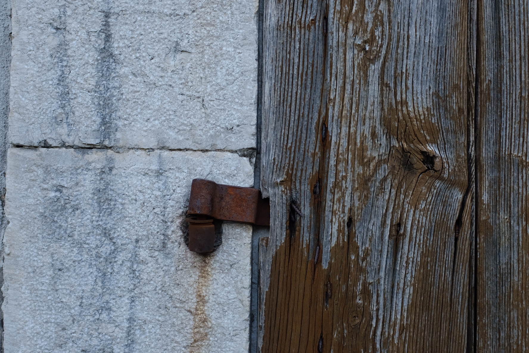 Legno, pietra, ferro