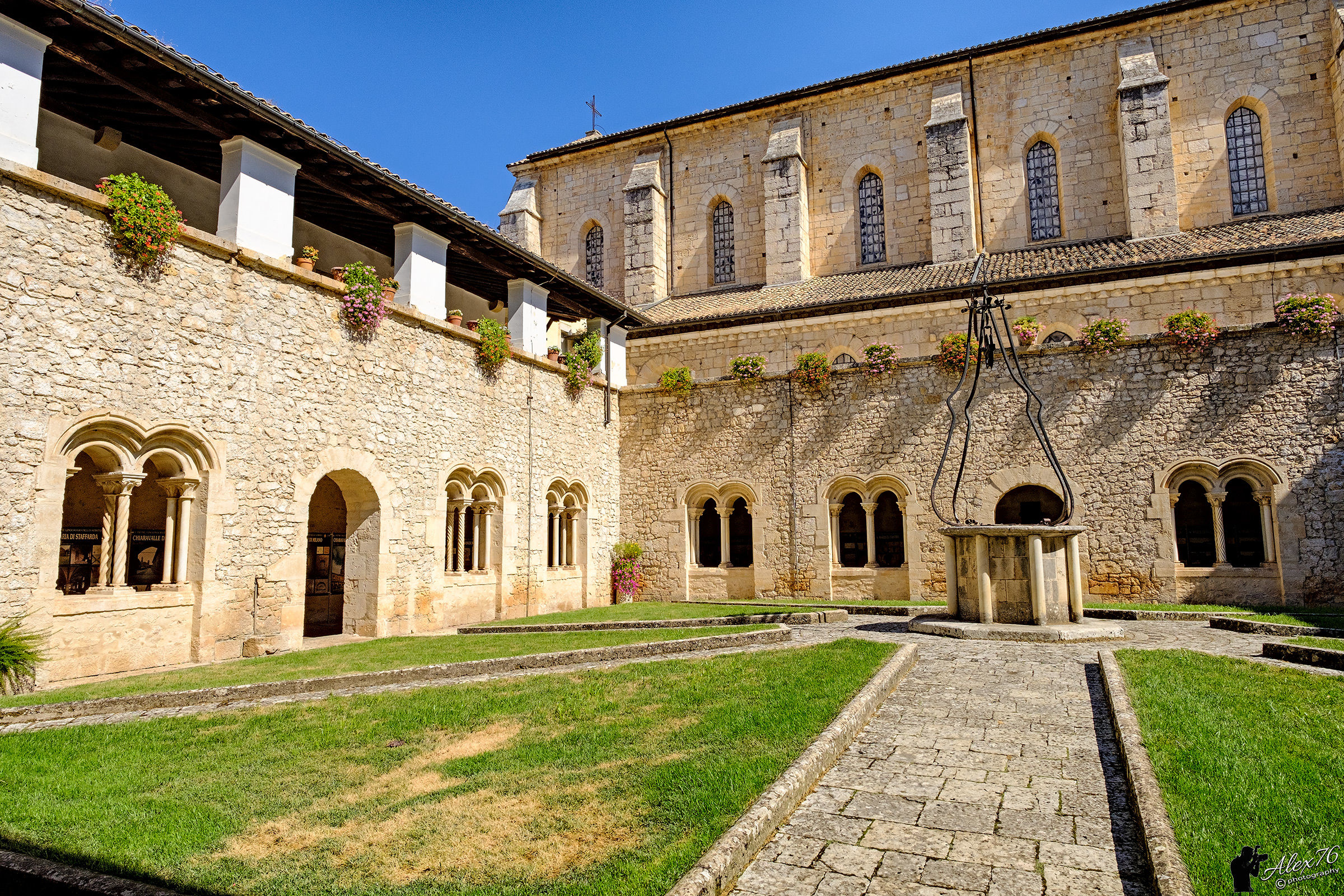 Parte del Chiostro dell'Abbazia di Casamari