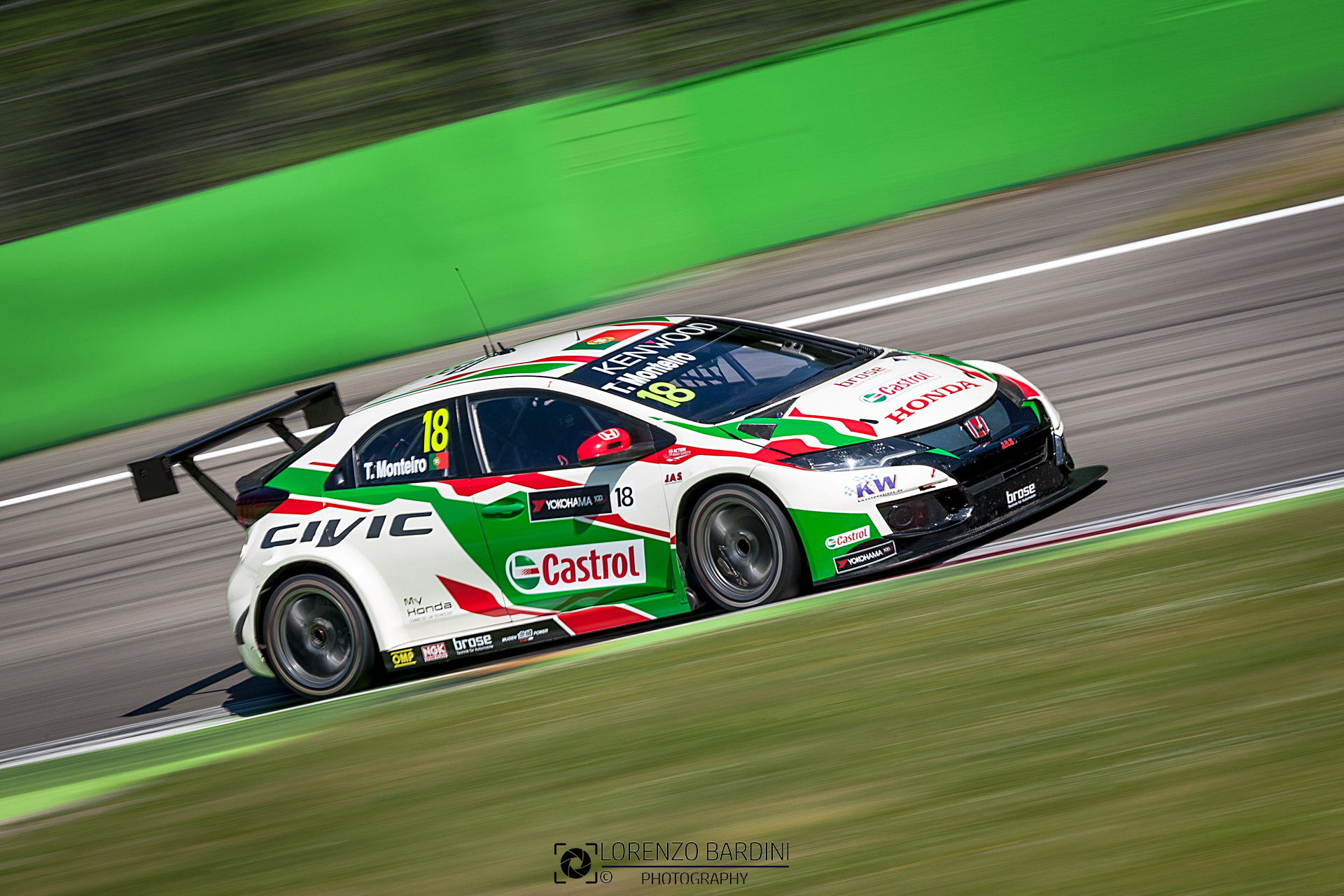 Tiago Monteiro - Honda Civic Type-R wtcc