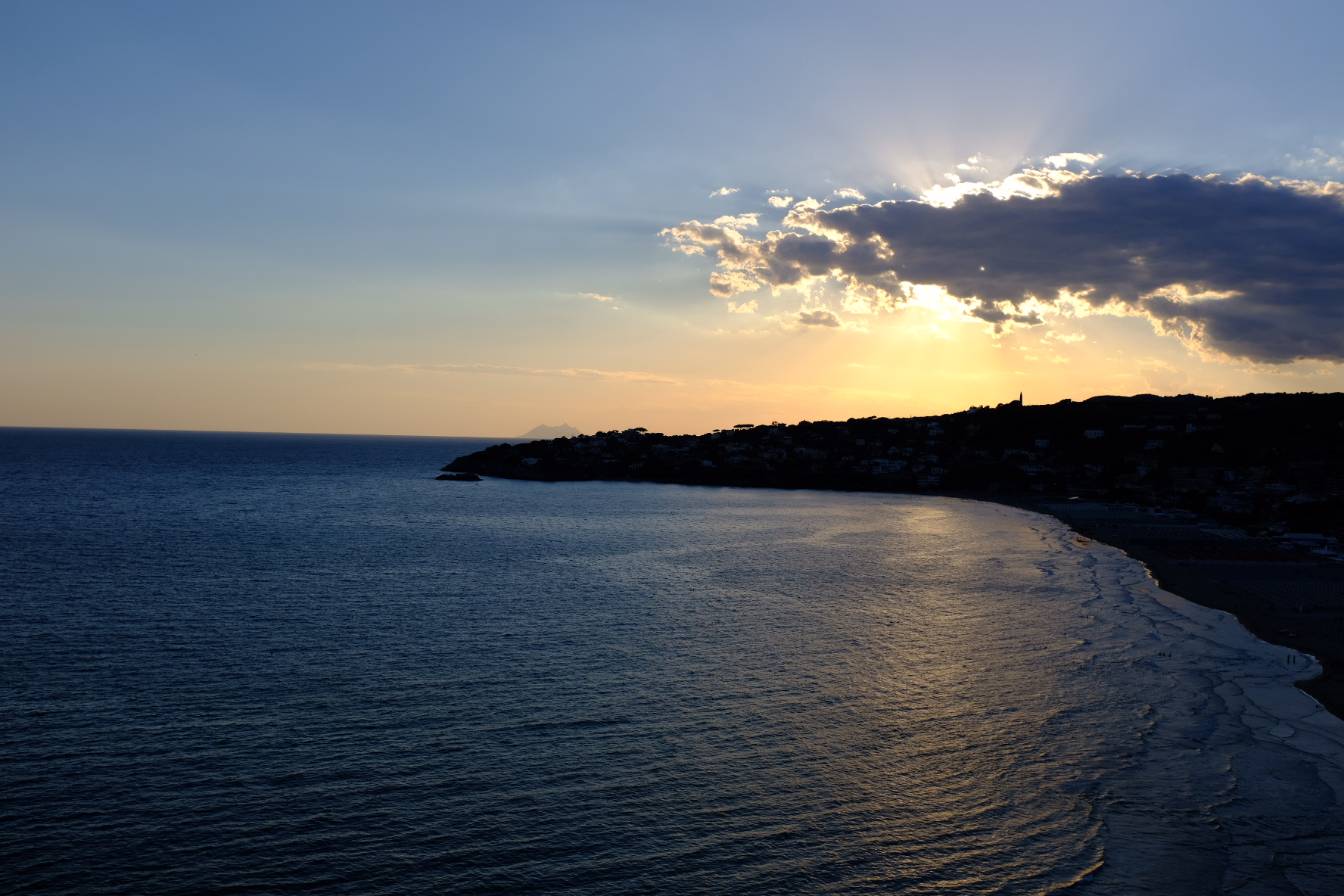 Gaeta, Ponza in lontananza