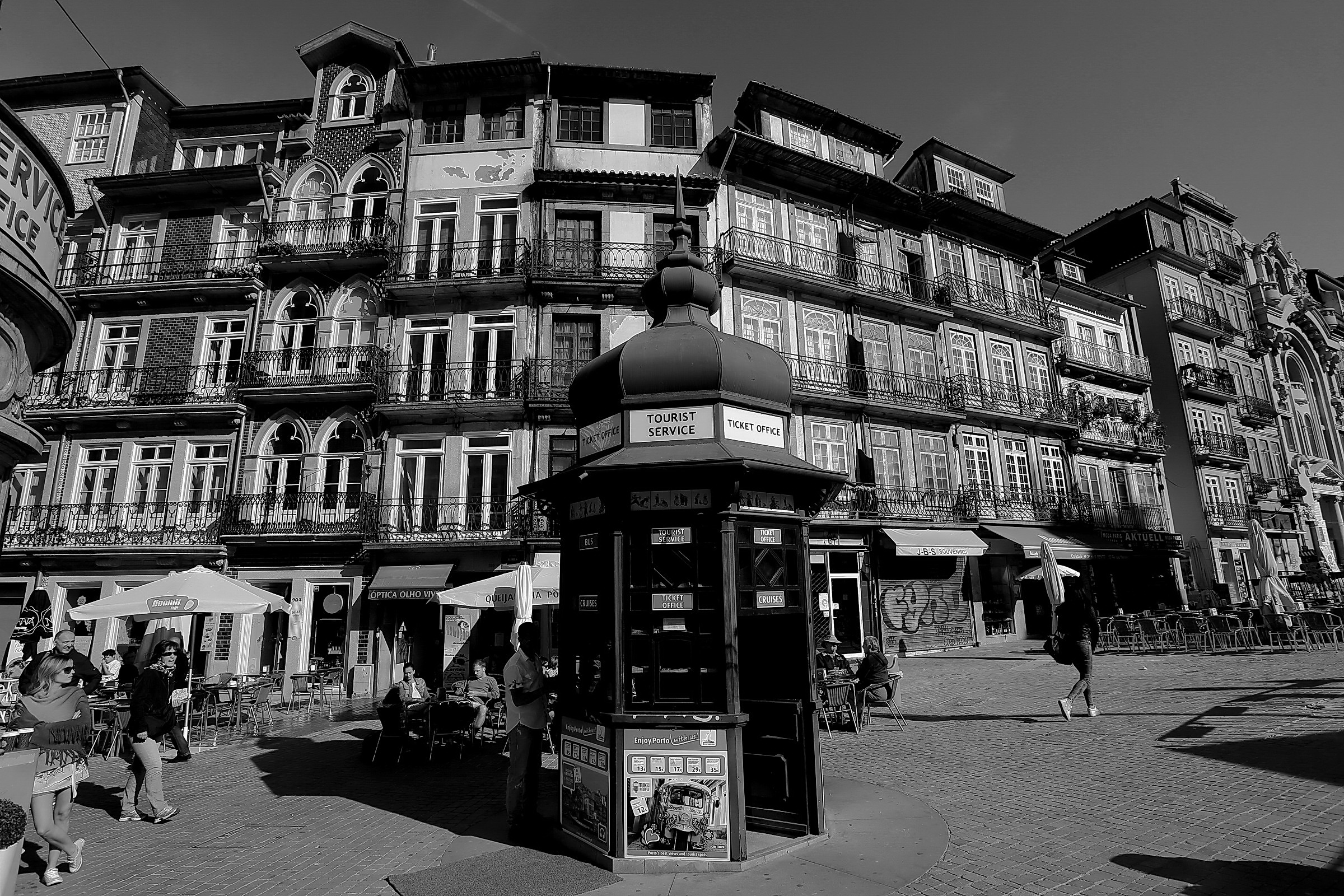 Praça de Almeida Garrett, Port