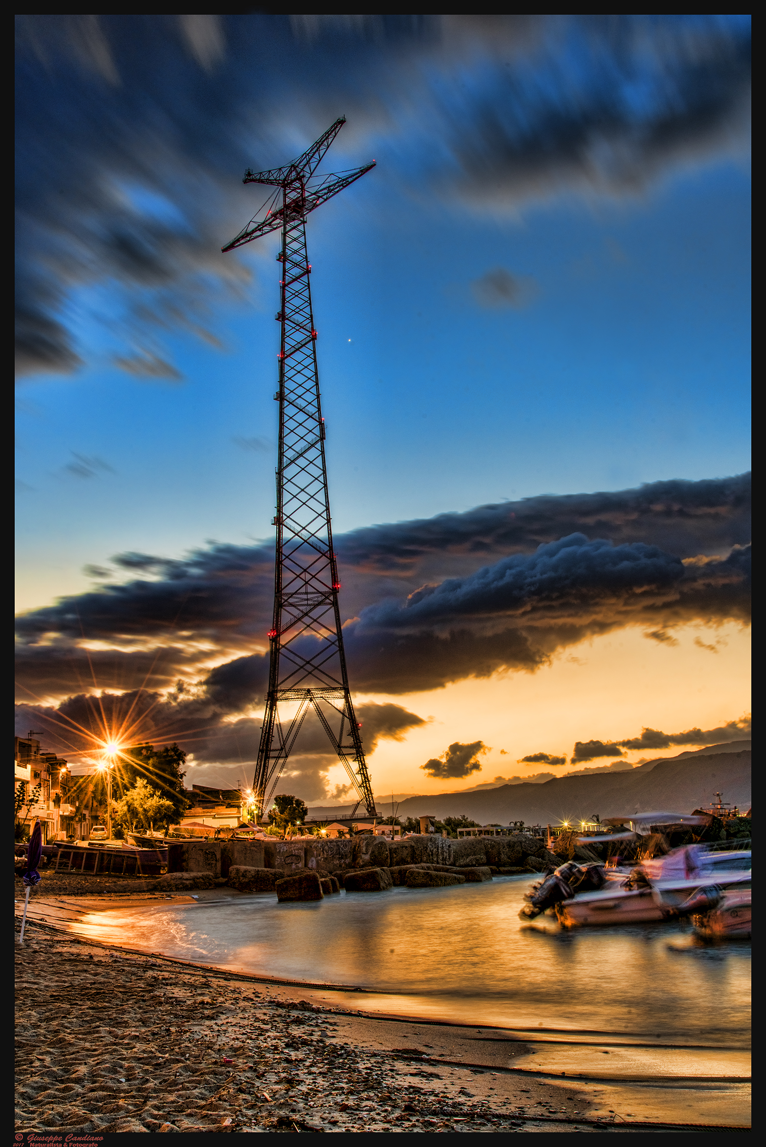 Alba sullo Stretto di Messina