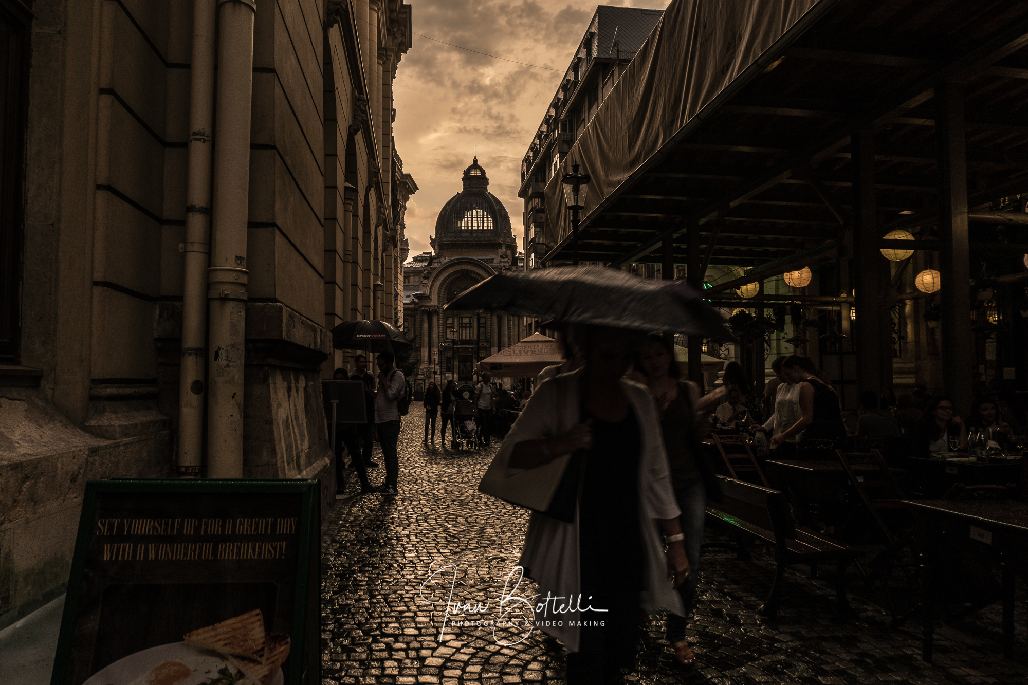 People in downtown Bucharest