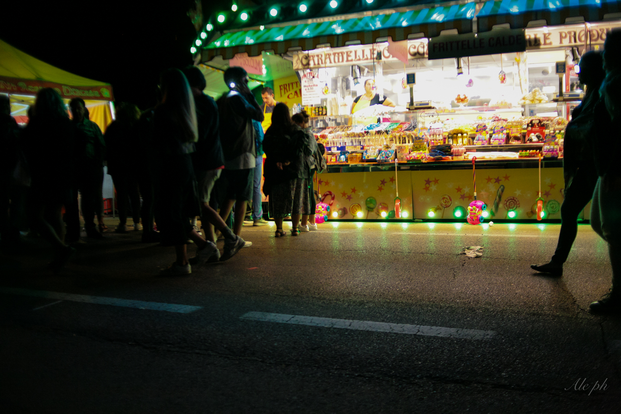 santa gusta by night