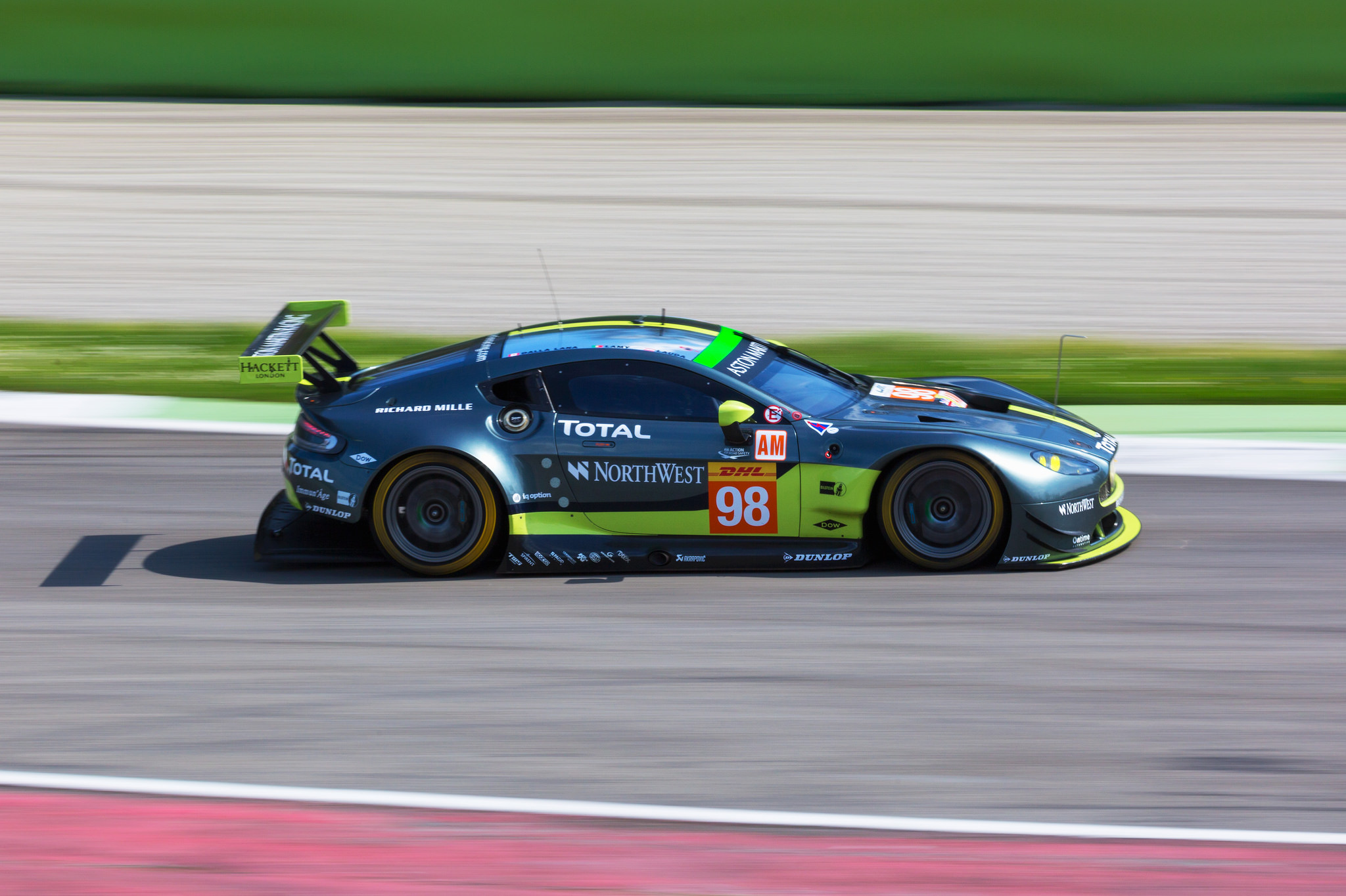 Aston Martin Vantage - Aston Martin Racing