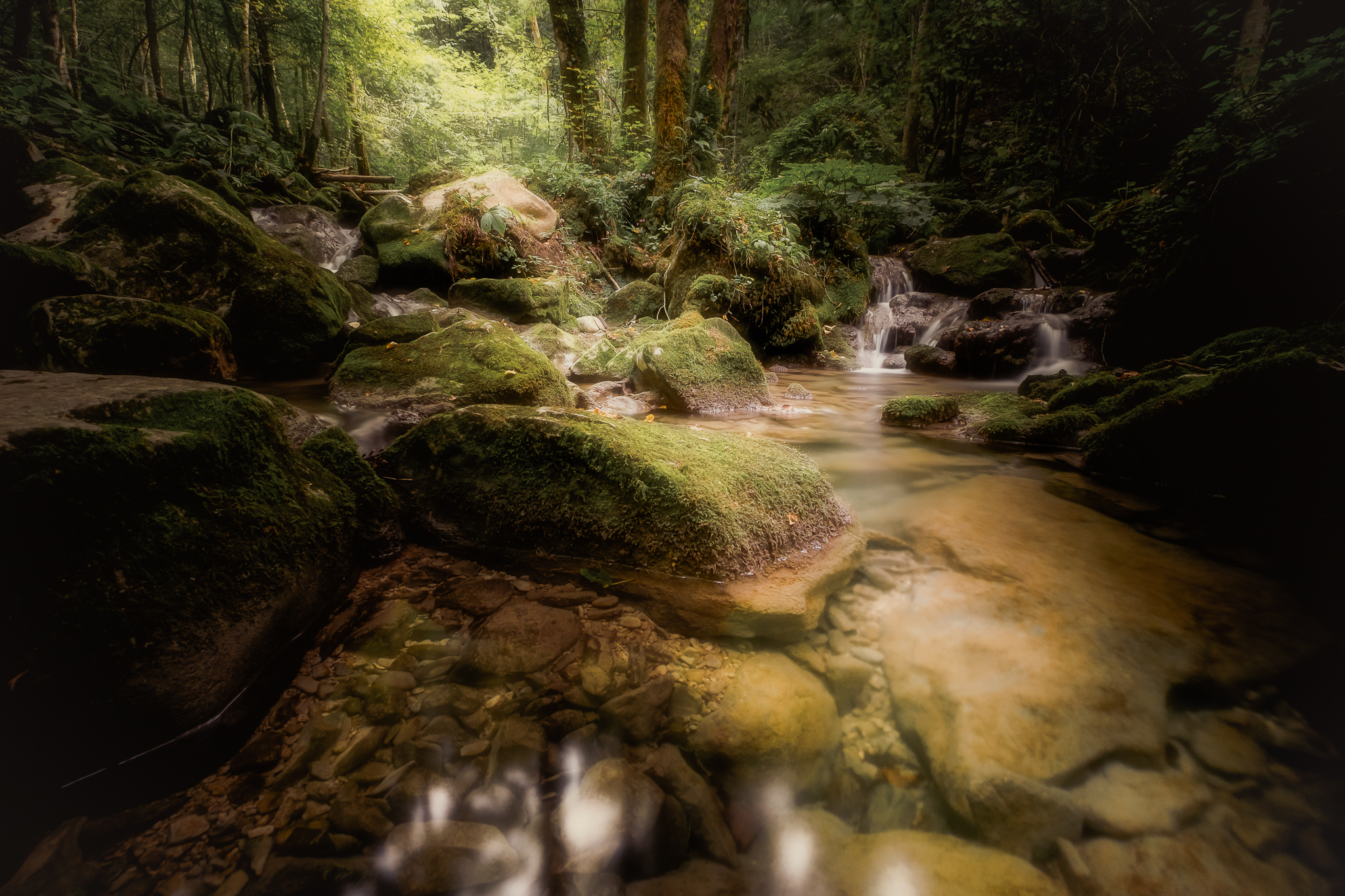 Waterfalls Kot icanto forest