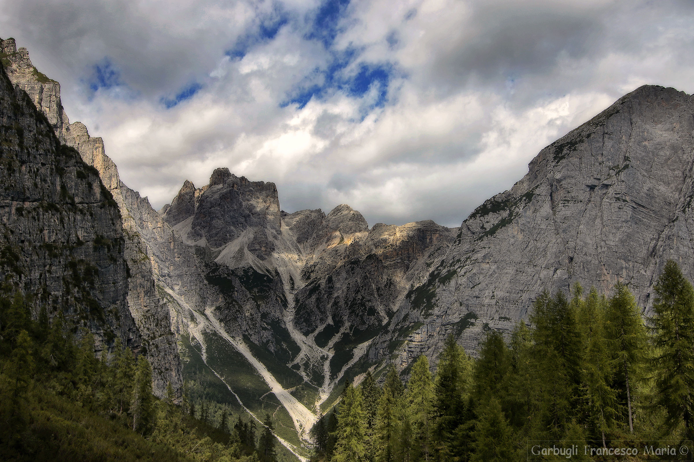 Salendo al rifugio Tosa Pedrotti