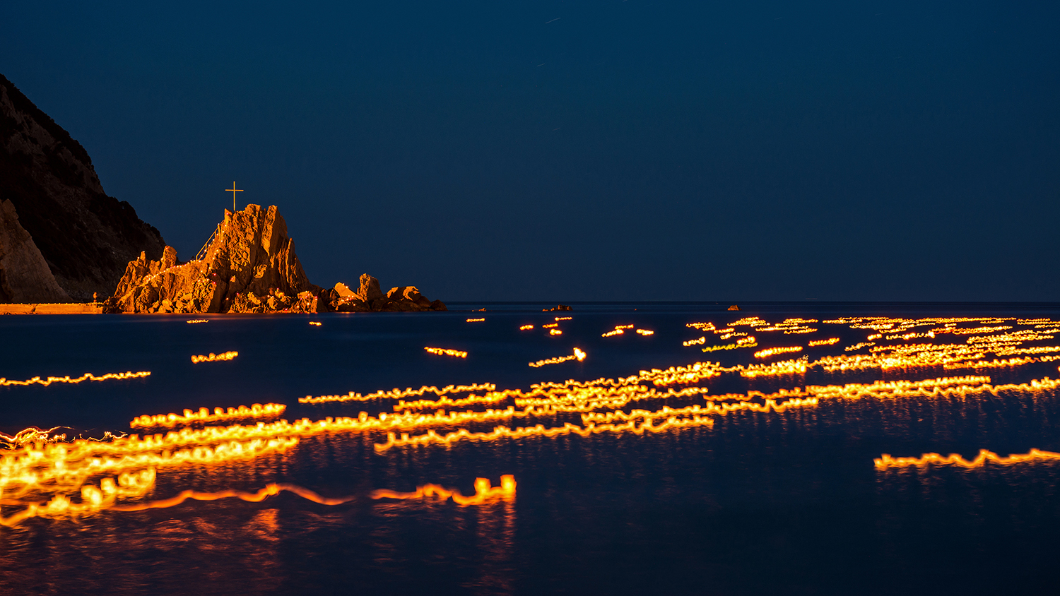 Renash between the lights