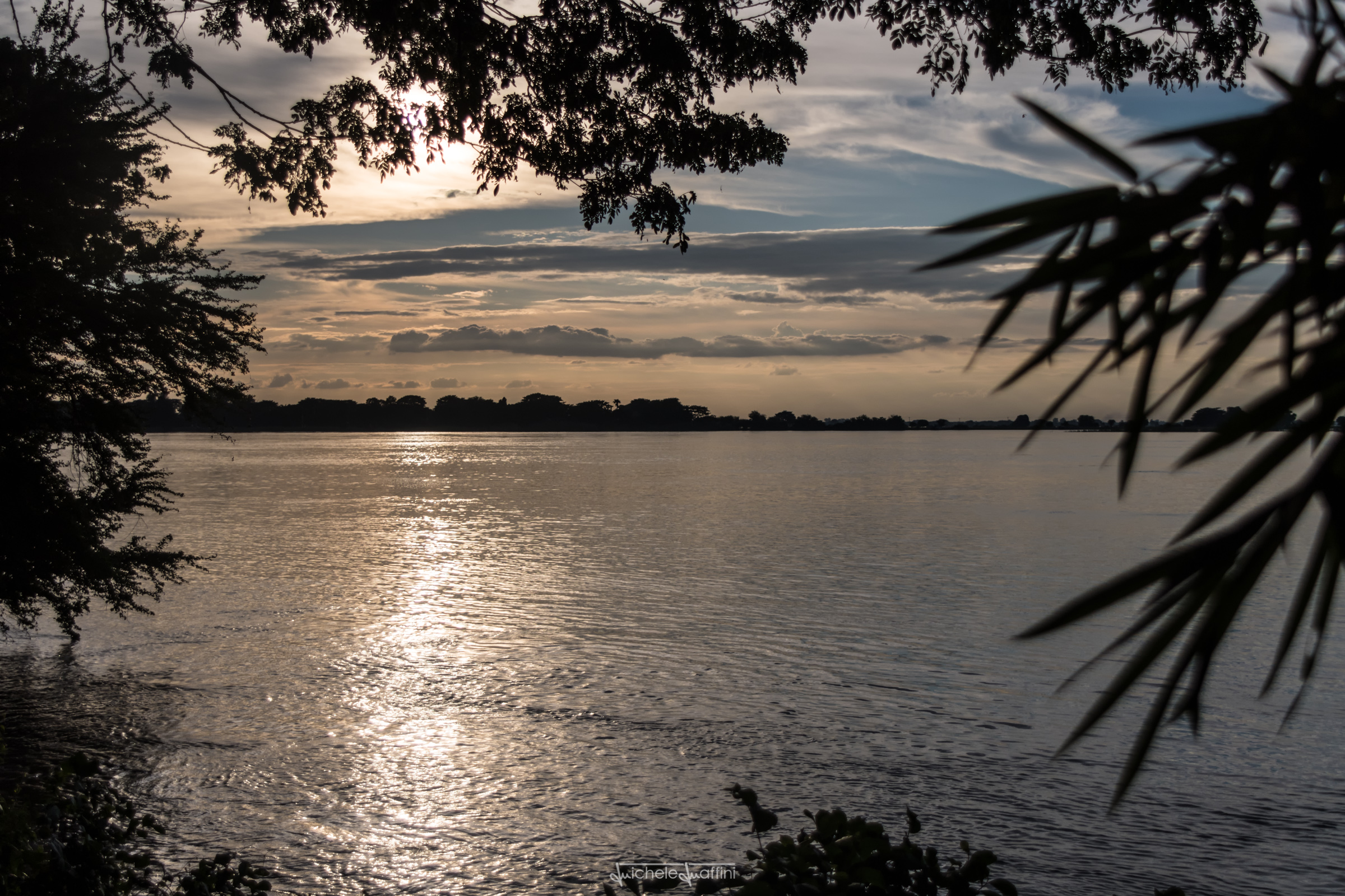 Myanmar - Yandabo, tramonto sul fiume Ayeyarwaddy