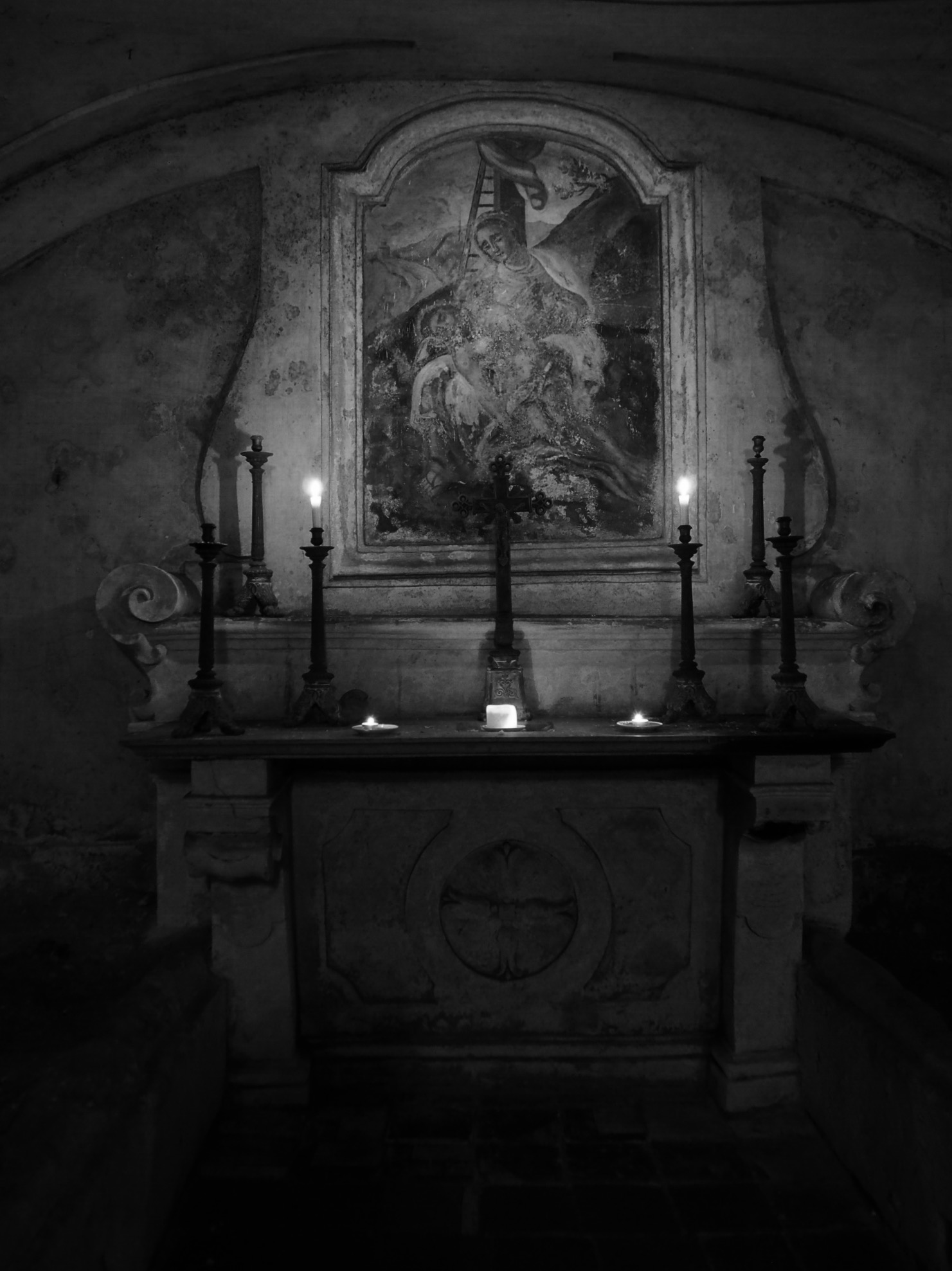 Napoli, Chiesa SS. Filippo e Giacomo: cripta