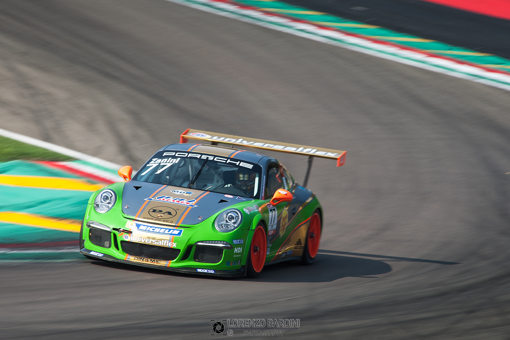 Porsche GT3 in uscita dalle "Acque Minerali"