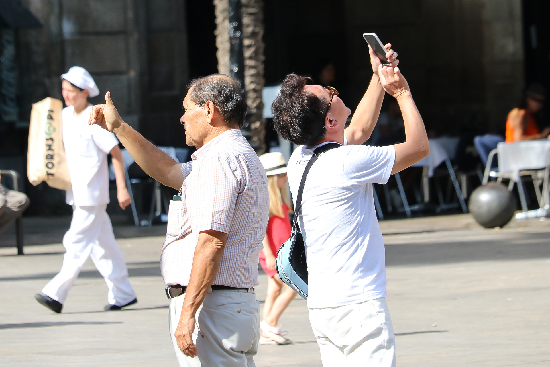 Sconosciuti di schiena