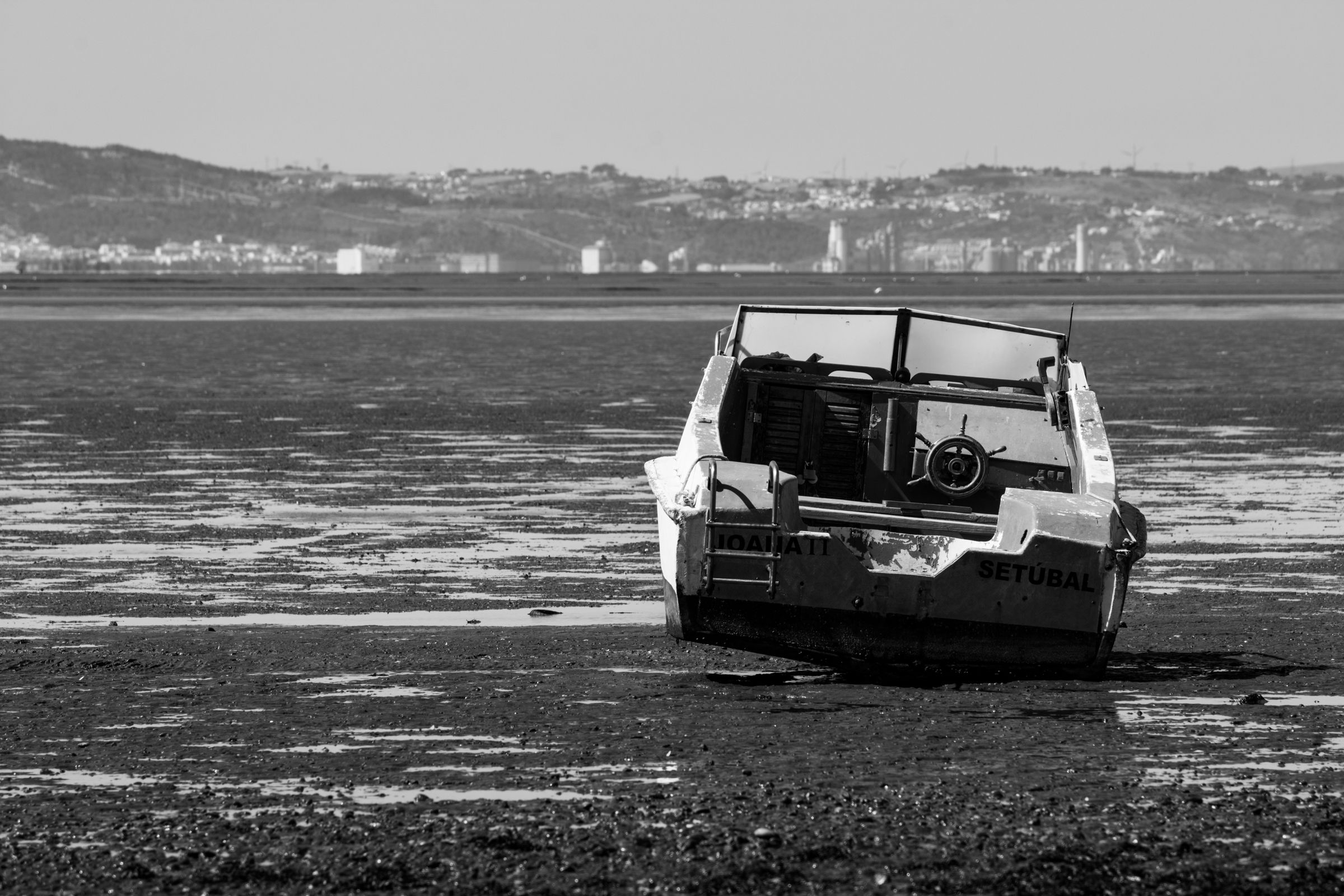 Waiting for the tide ...