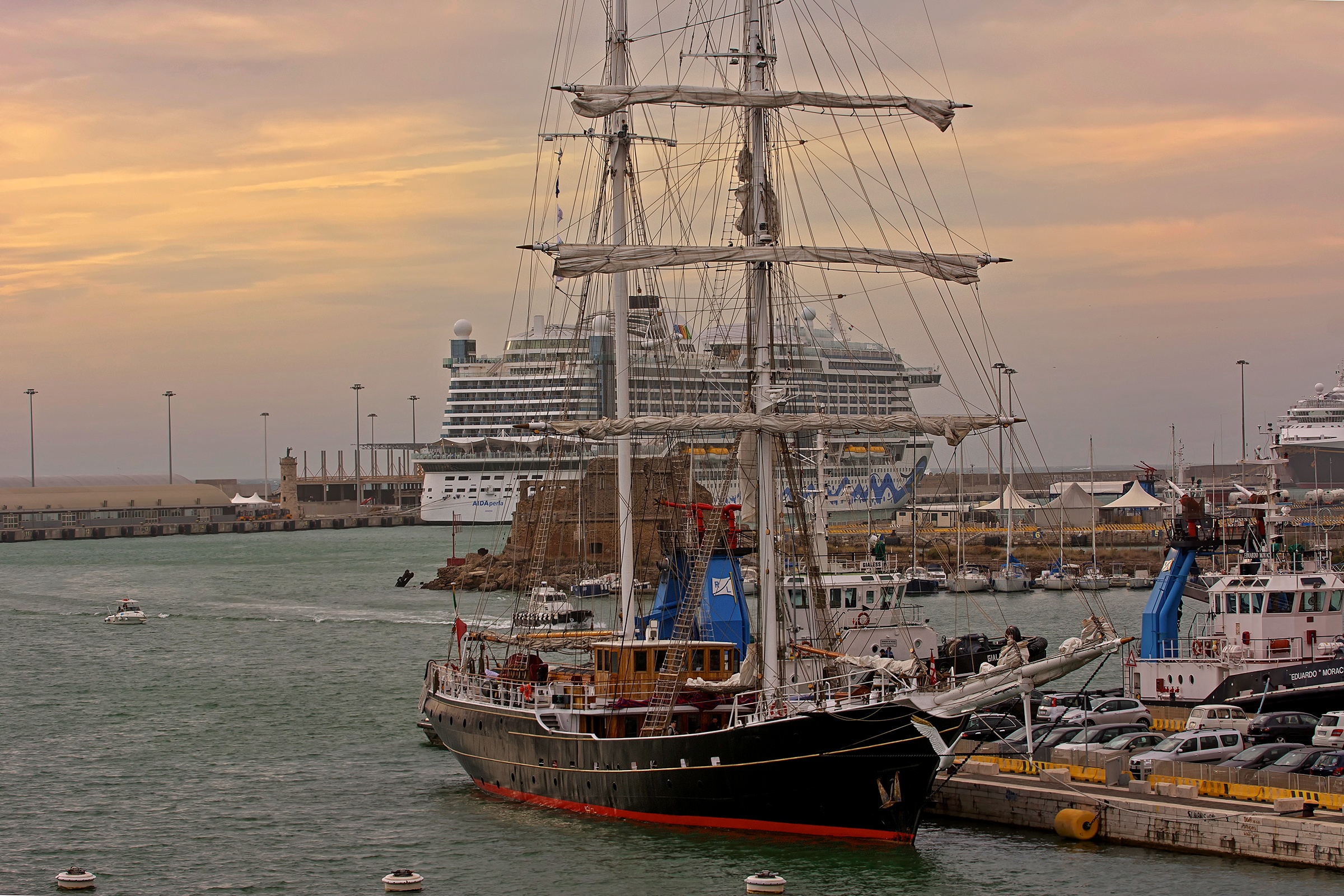 Nave Italia al molo Lazzaretto