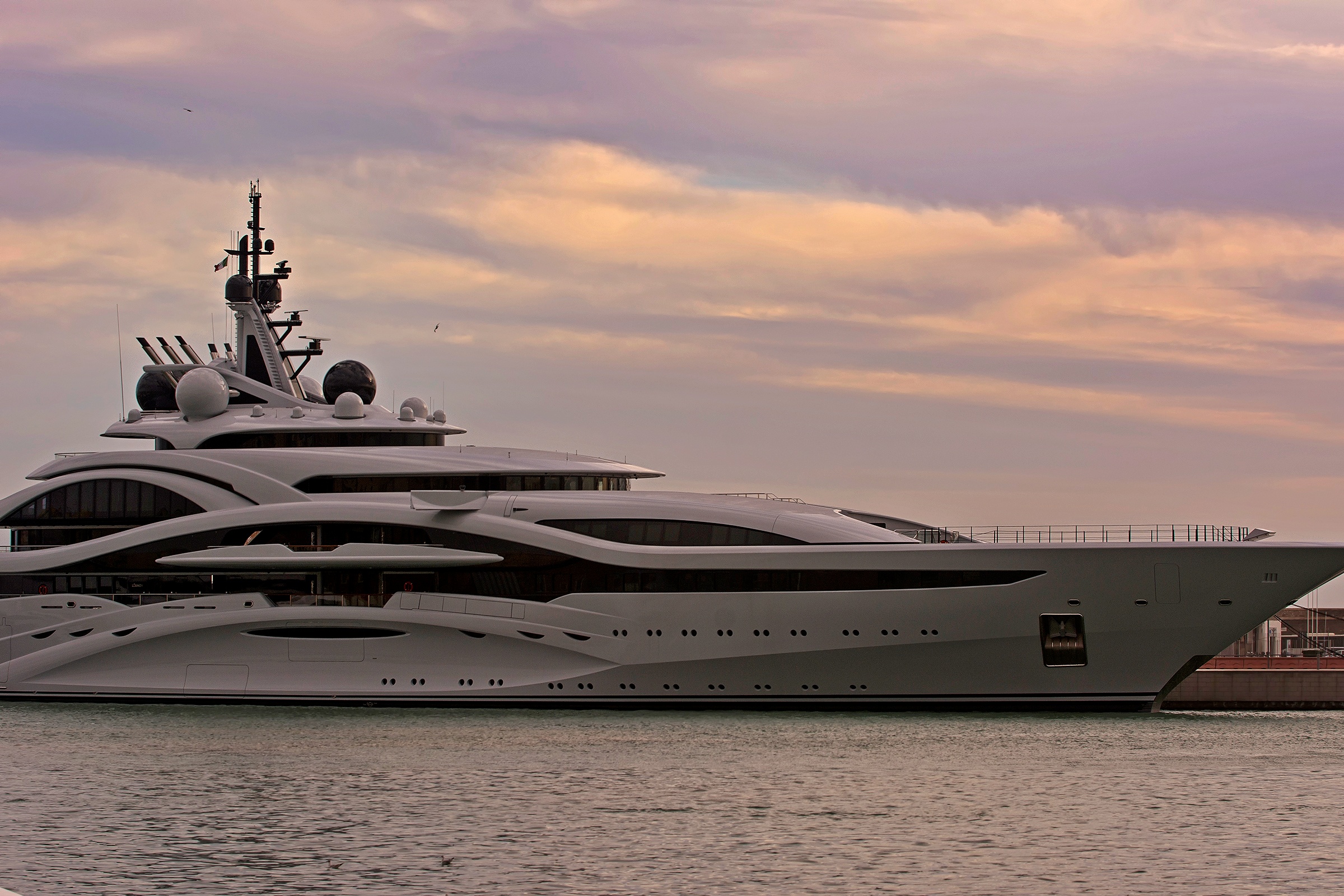 The Qatar Emirate Yacht, Al Lusail