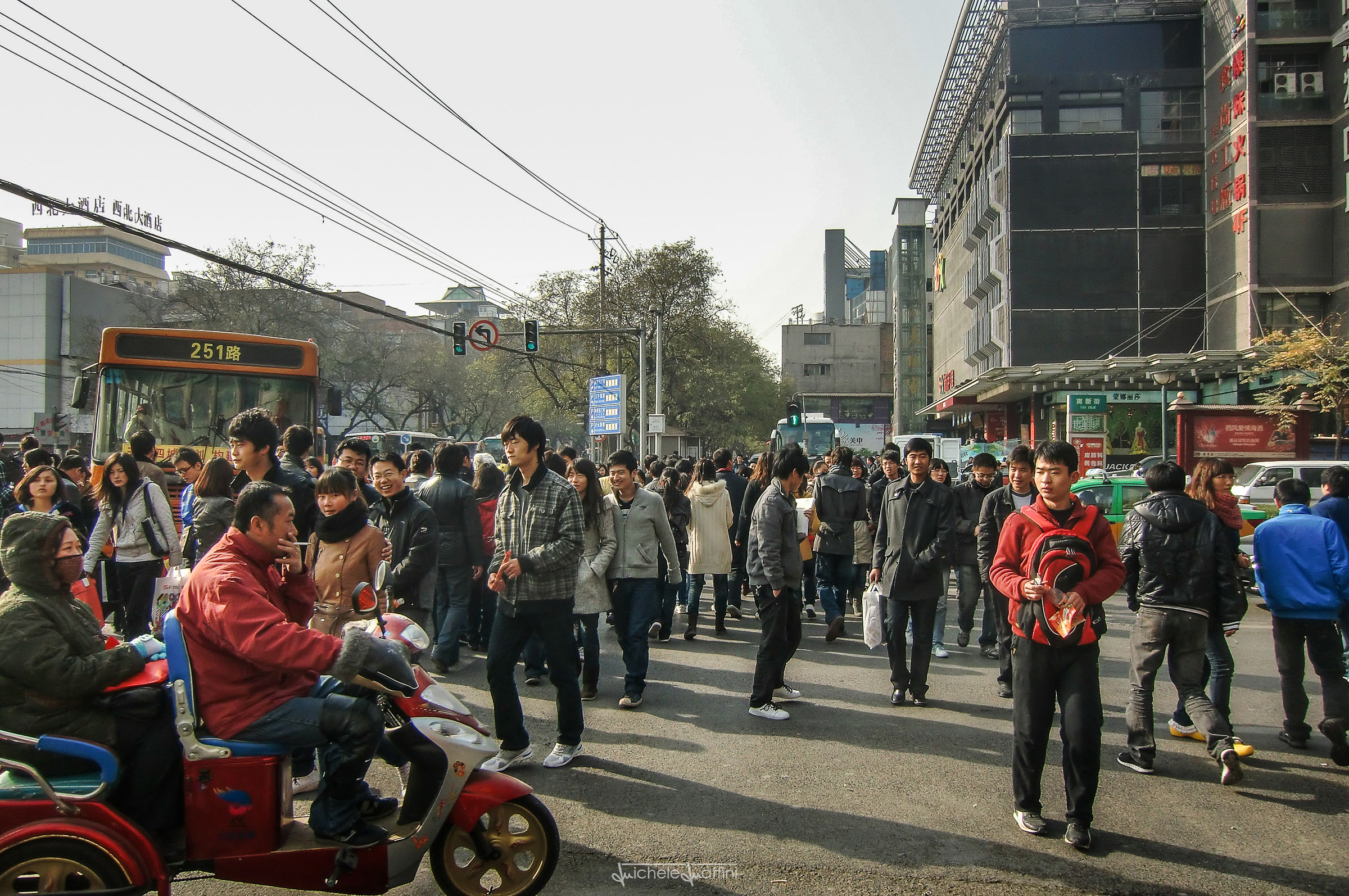 China - Xi'An, Pedestrian crossing at an intersection