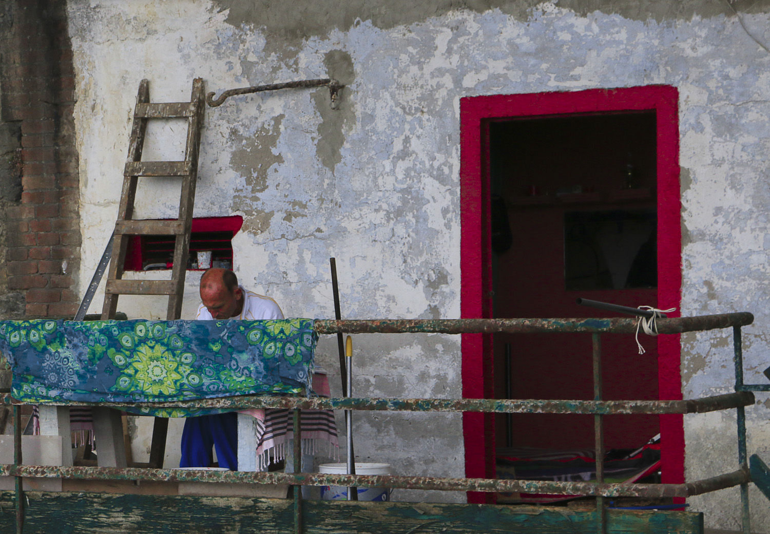 under the bridge of Vincenzo's house