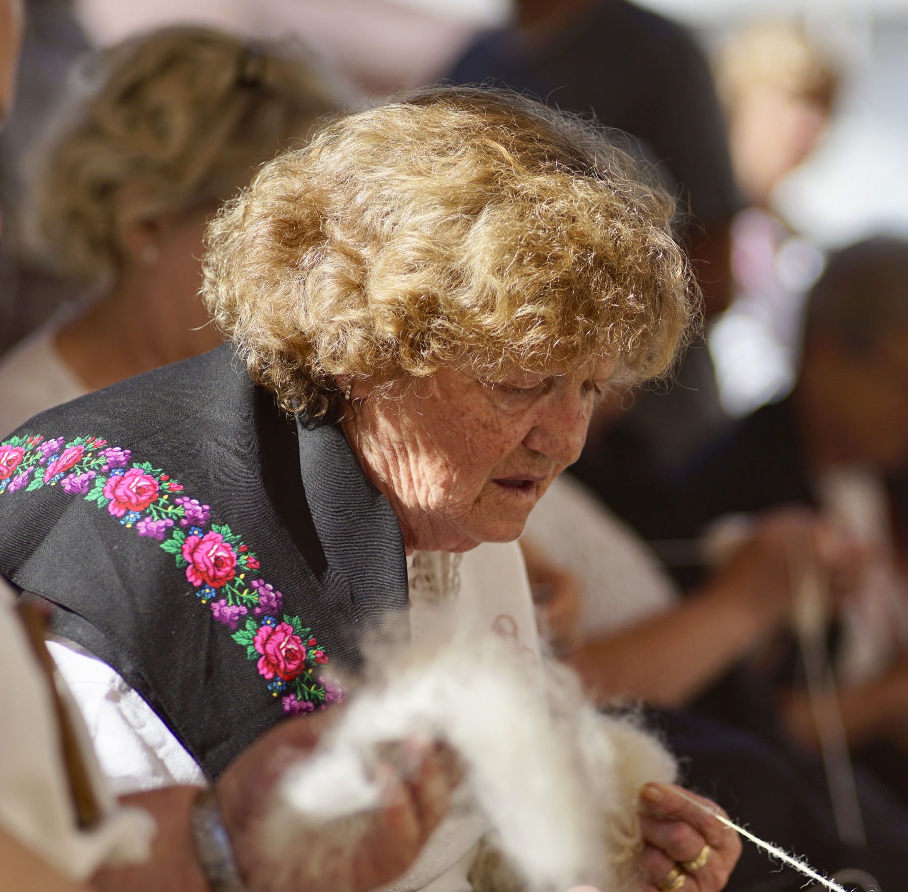 Fila la lana.........