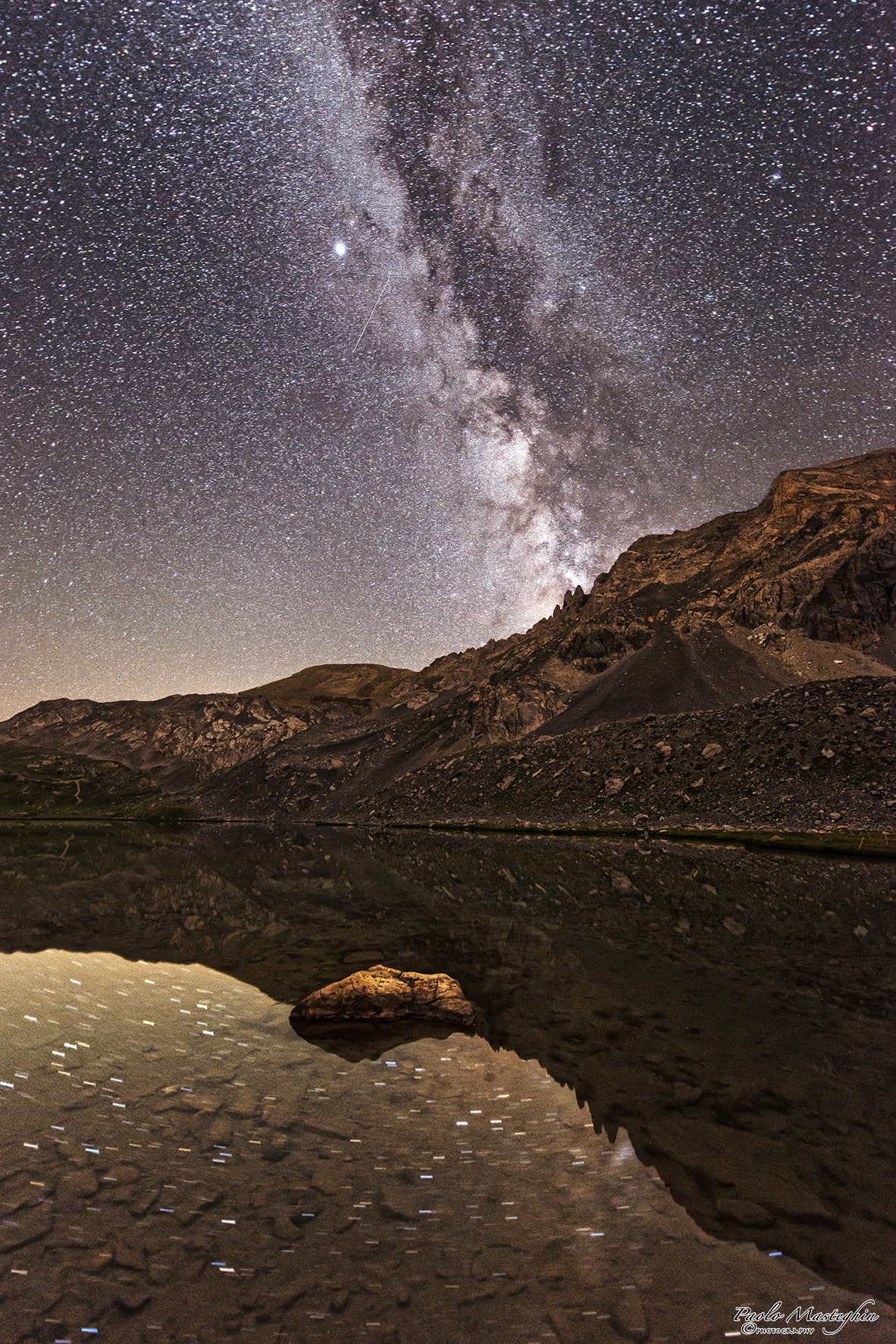 The starry lake ...