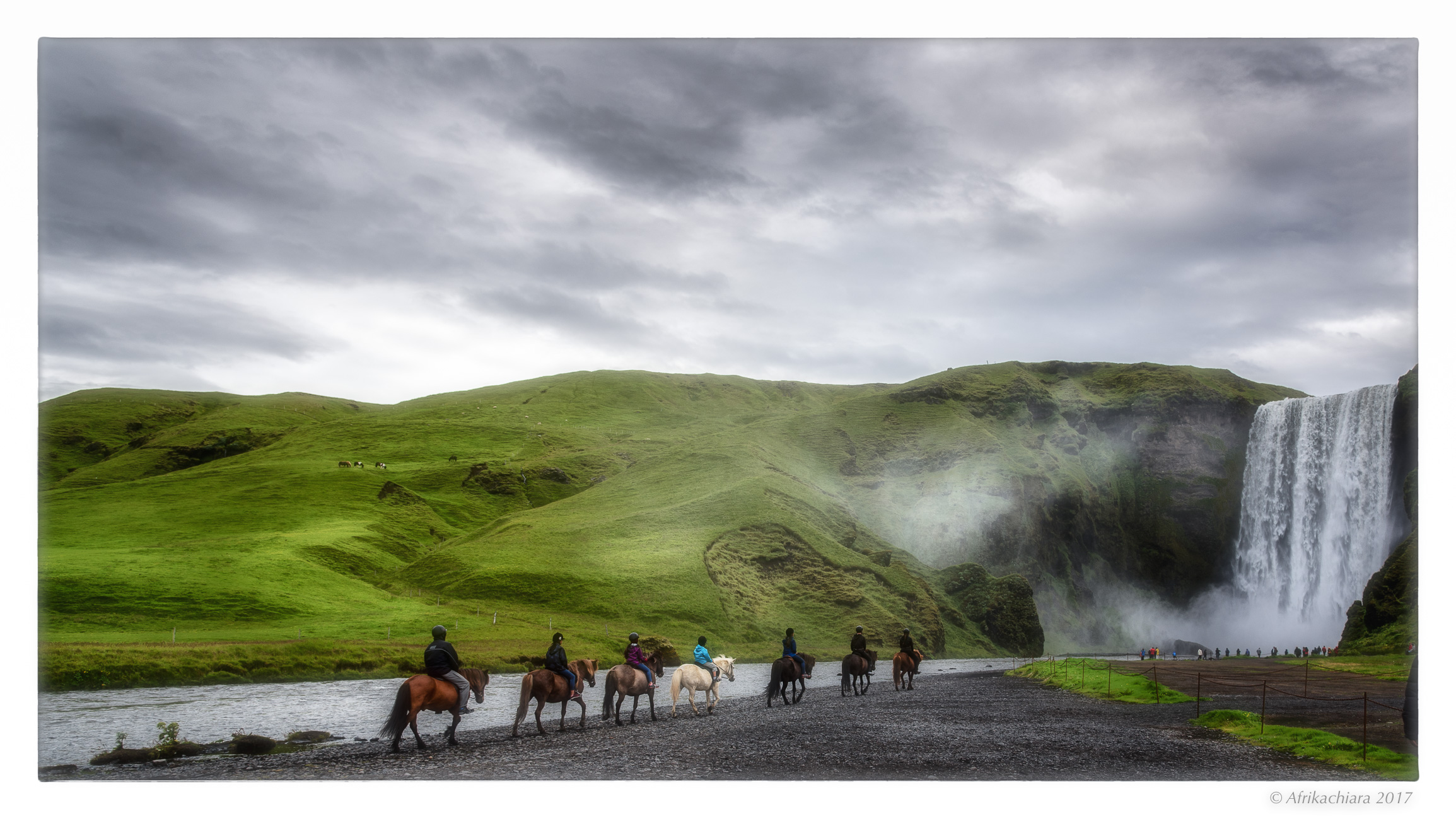 Con lento incedere...