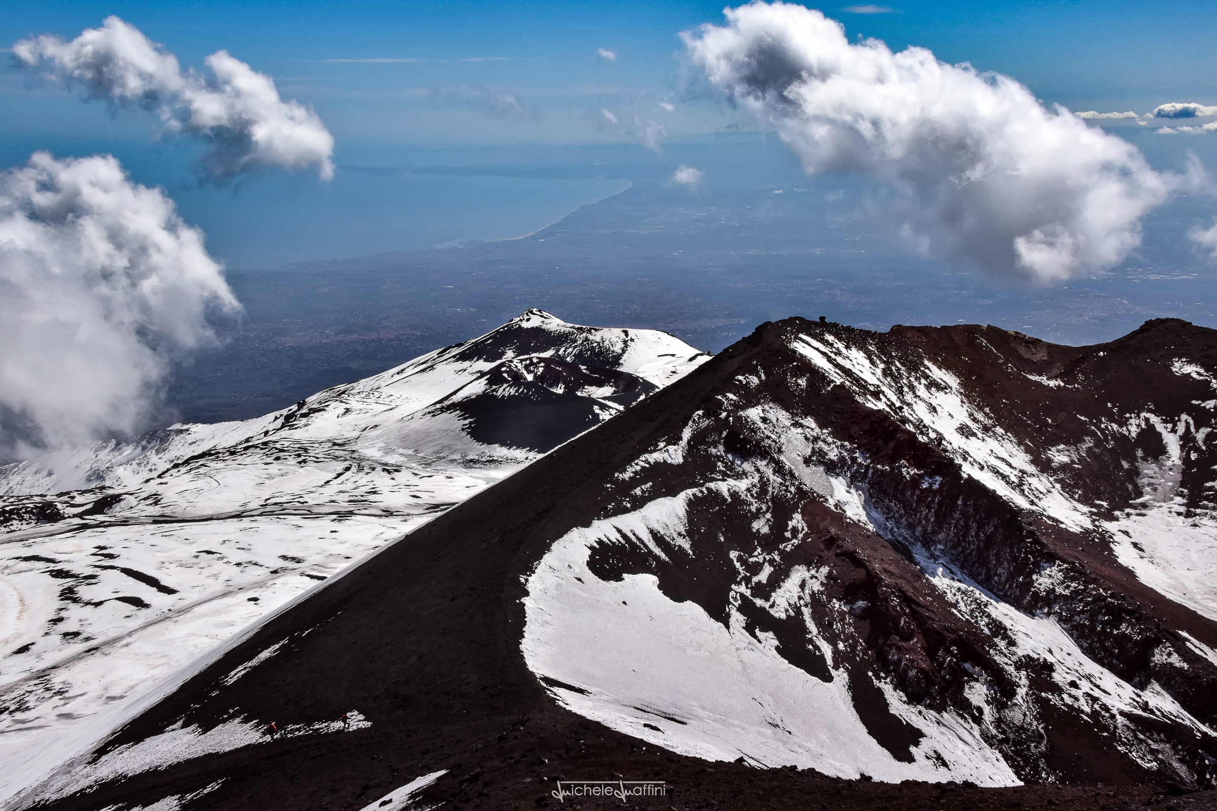 Sicilia - Nubi sull'Etna innevato