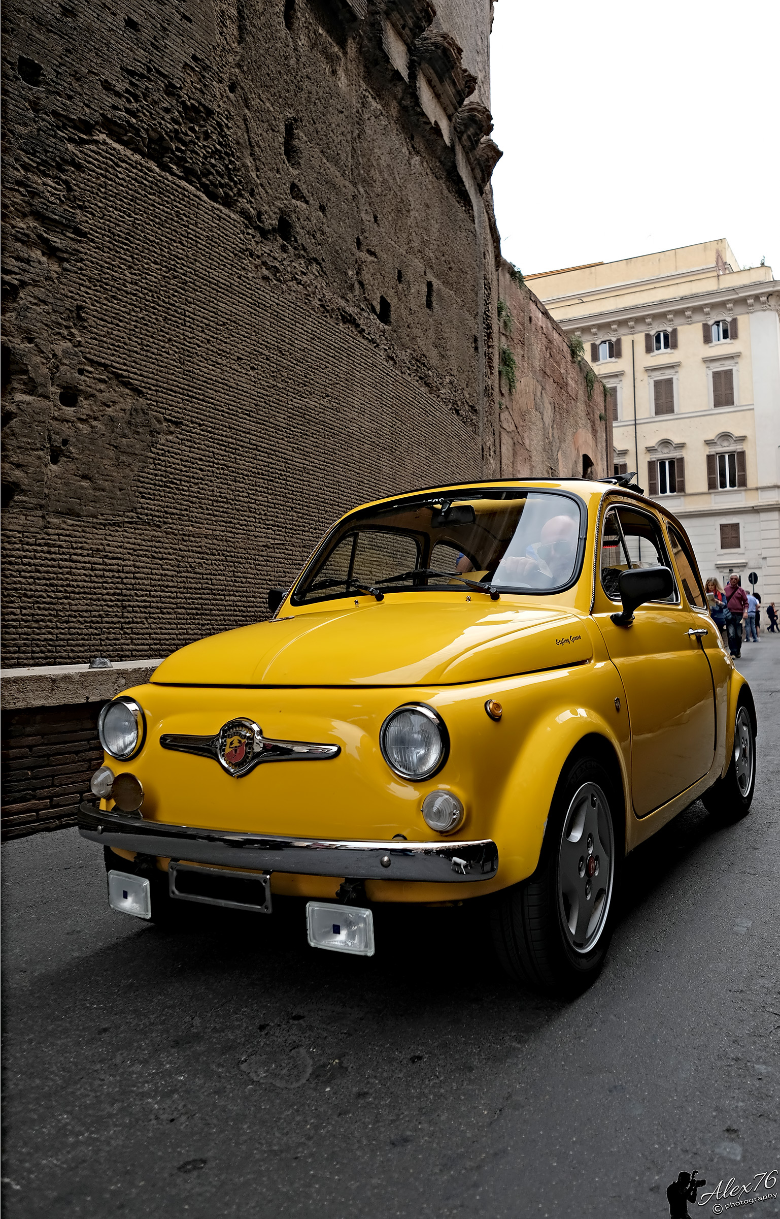 Mitica 500 Abarth nei pressi del Pantheon (Roma)