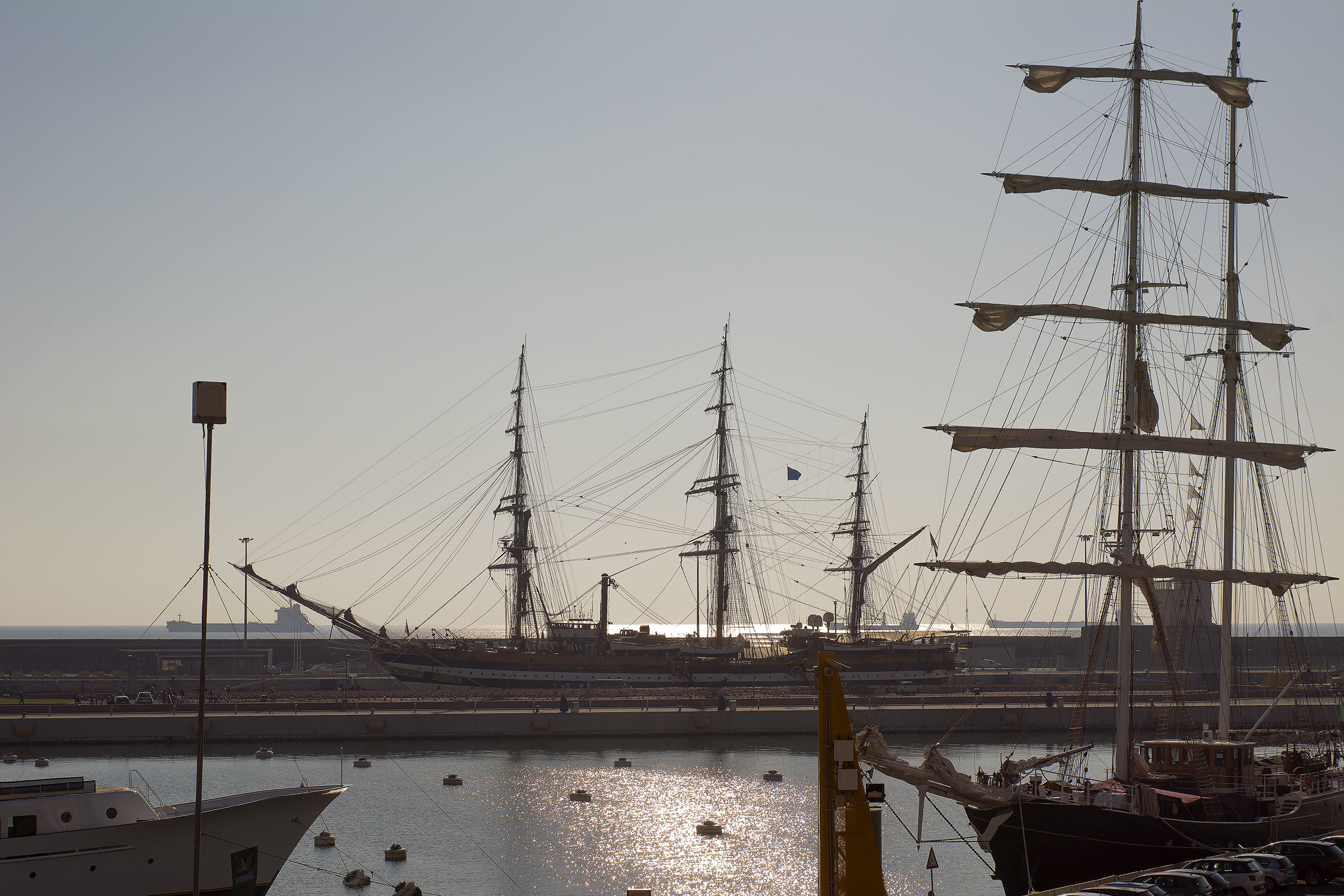 Nave Italia e l'Amerigo Vespucci