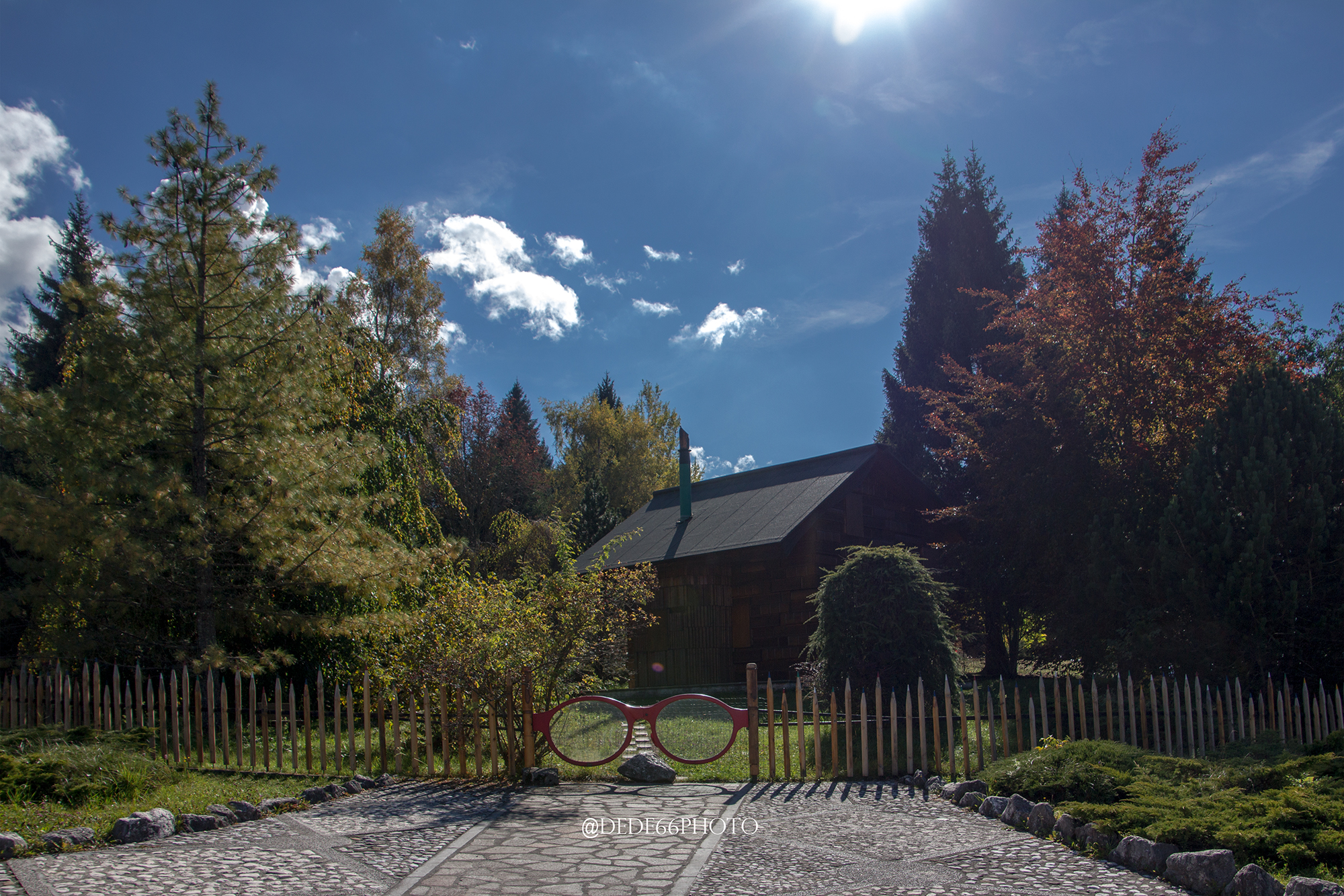 The house with glasses