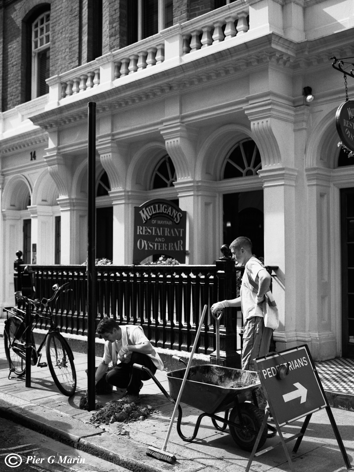 Londra, Lavori stradali a Belgravia, 2007