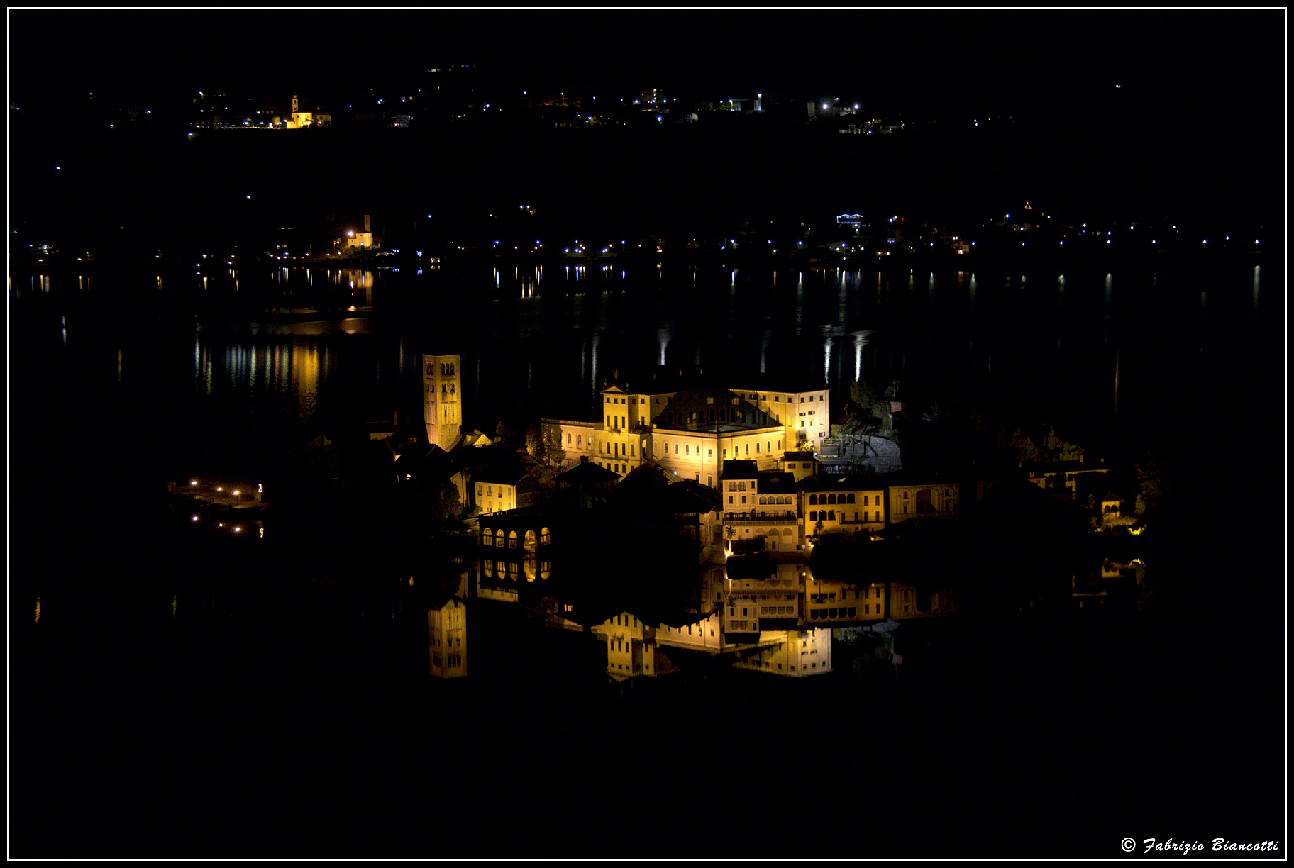 Isola di San Giulio nella notte