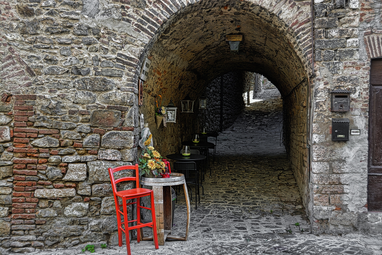 il vicolo - Suvereto (gr)