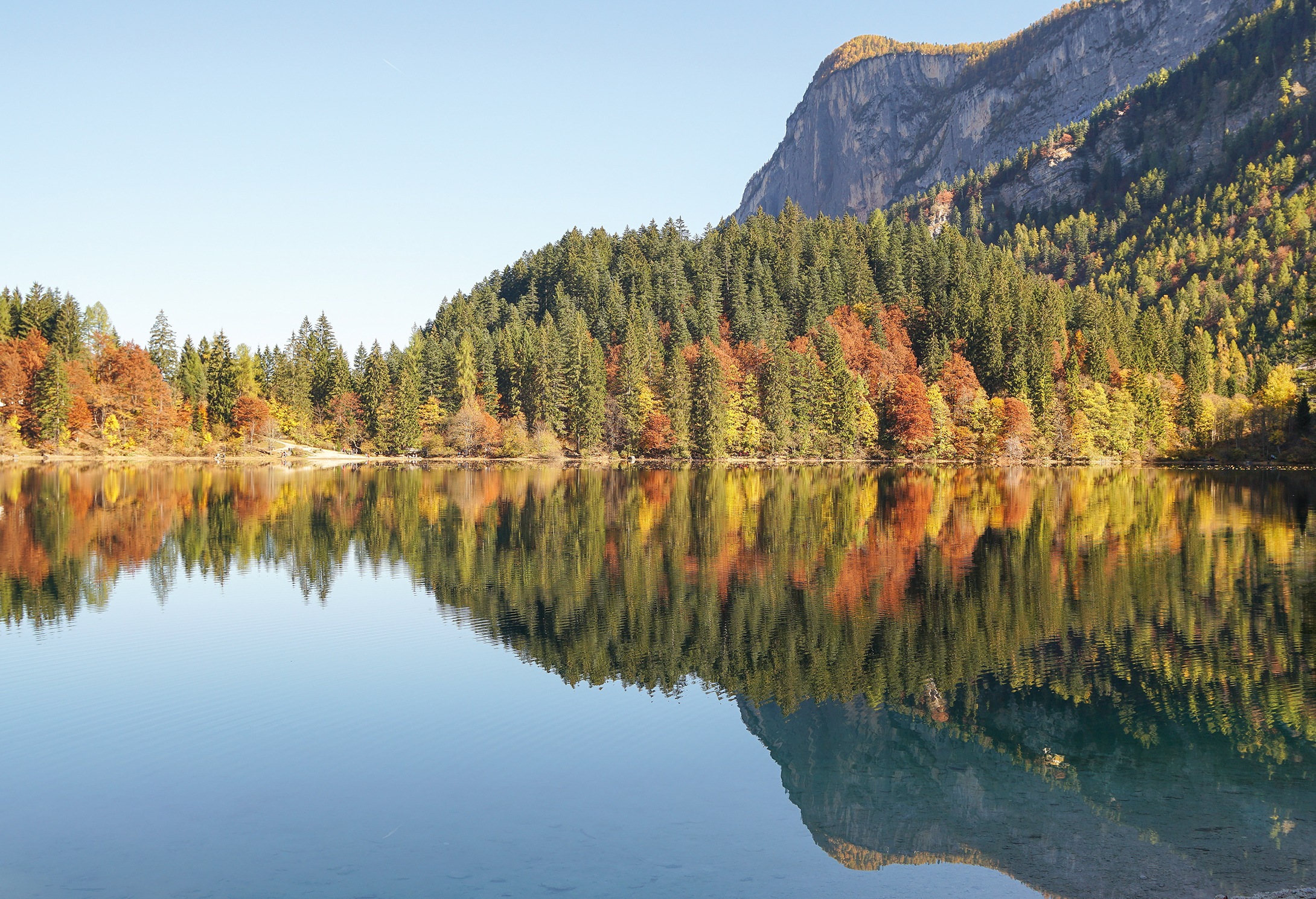 autumn to the lake of tovel