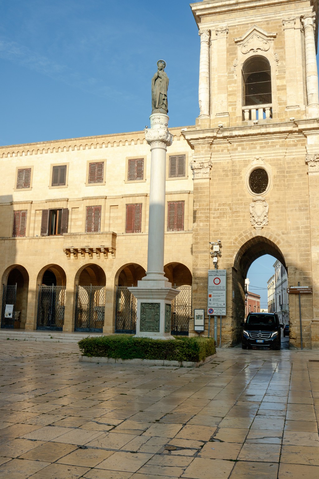 Brindisi - Piazza Duomo