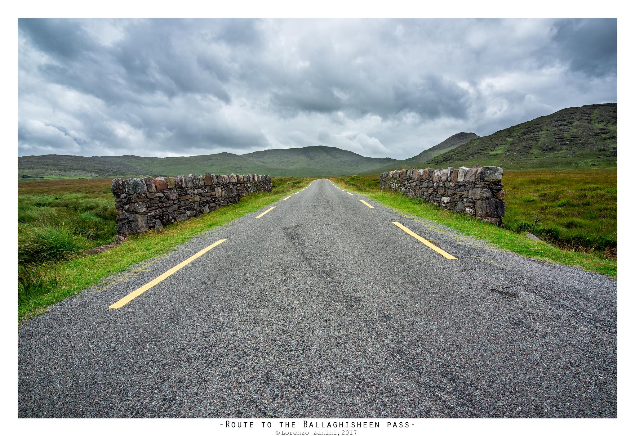 -Road to the Ballaghisheen pass-