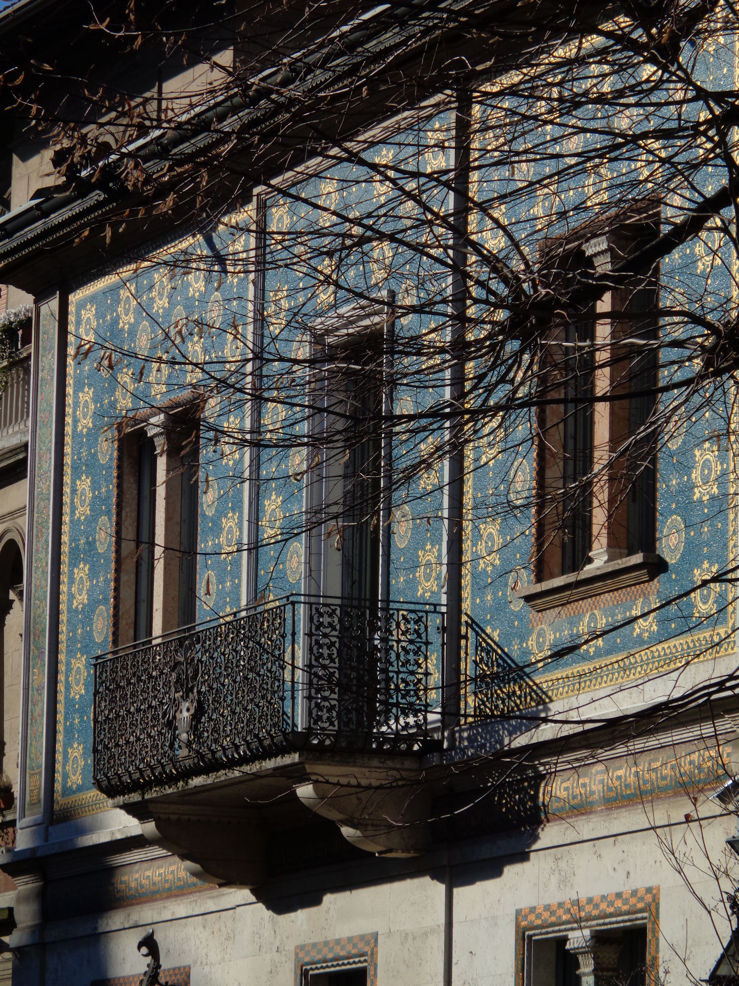 via Tamburini, Liberty House