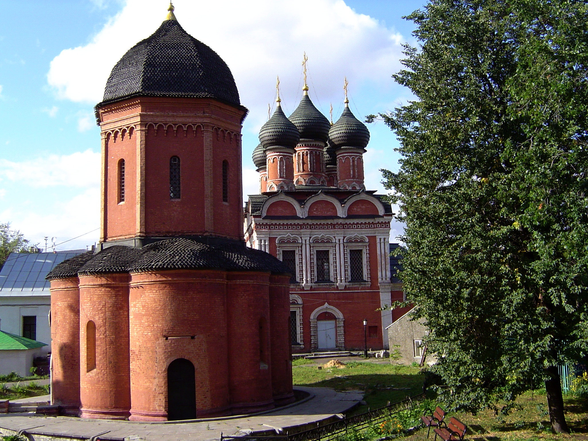 Moscow: the monastery Vysoko Petrovskij