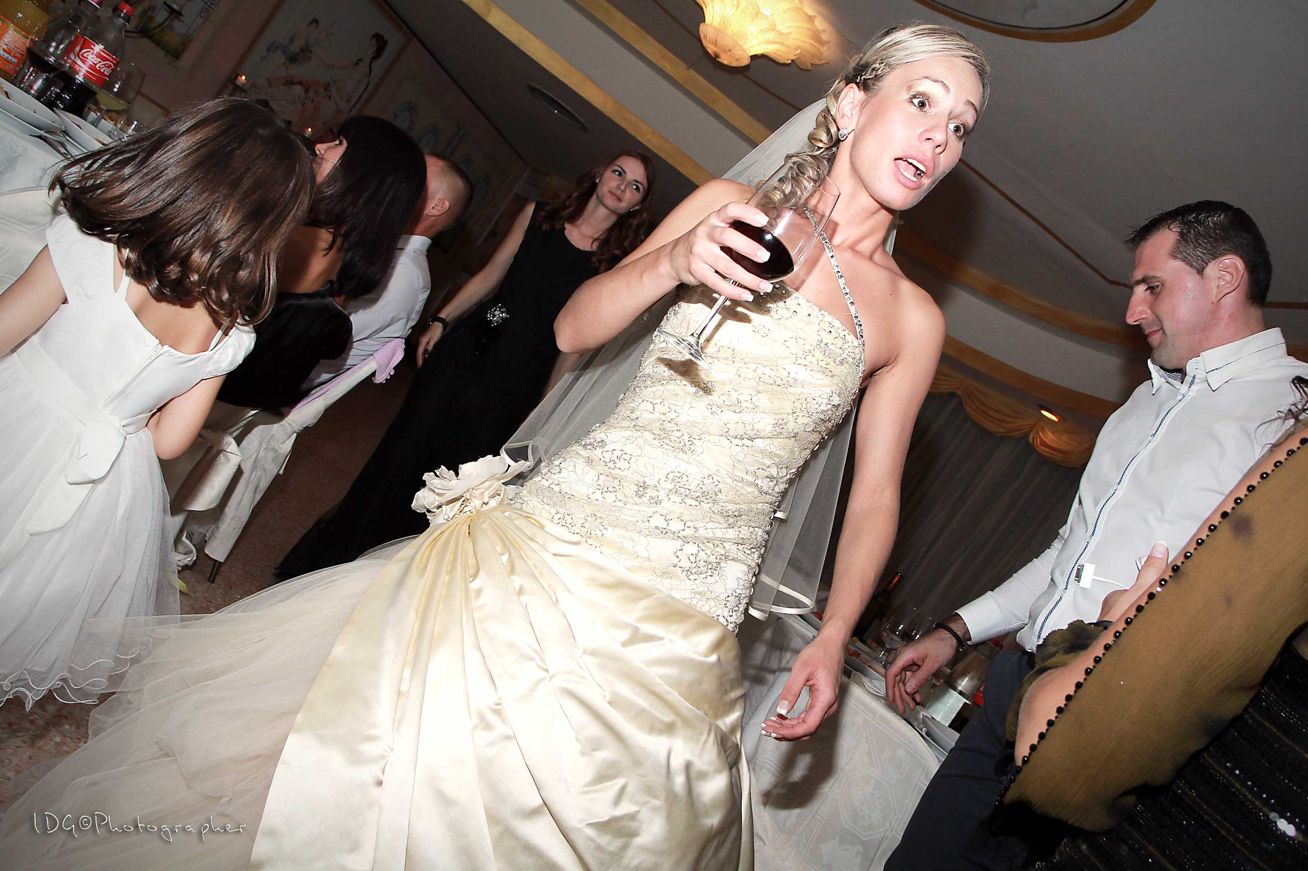 Sposa con il  bicchiere