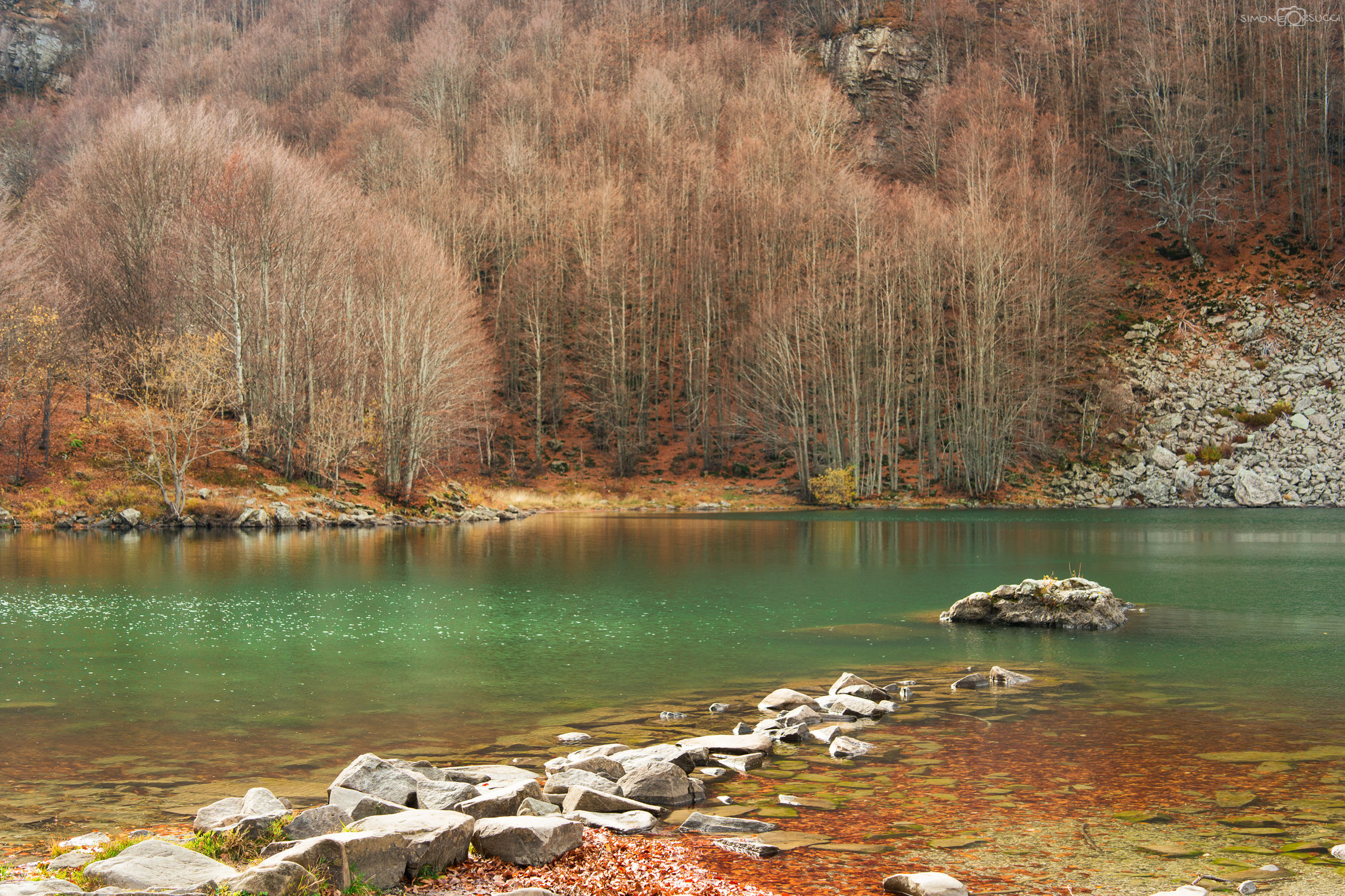 Sulle rive del Lago Santo