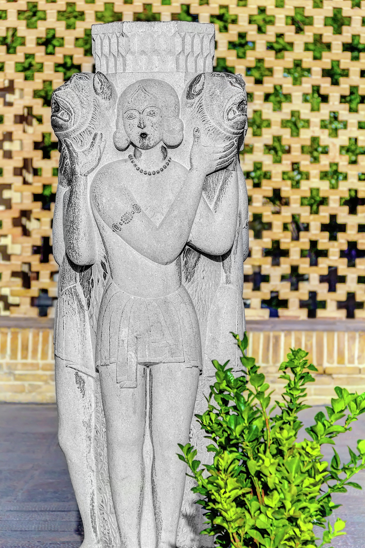 Chehel Sotoun Statues