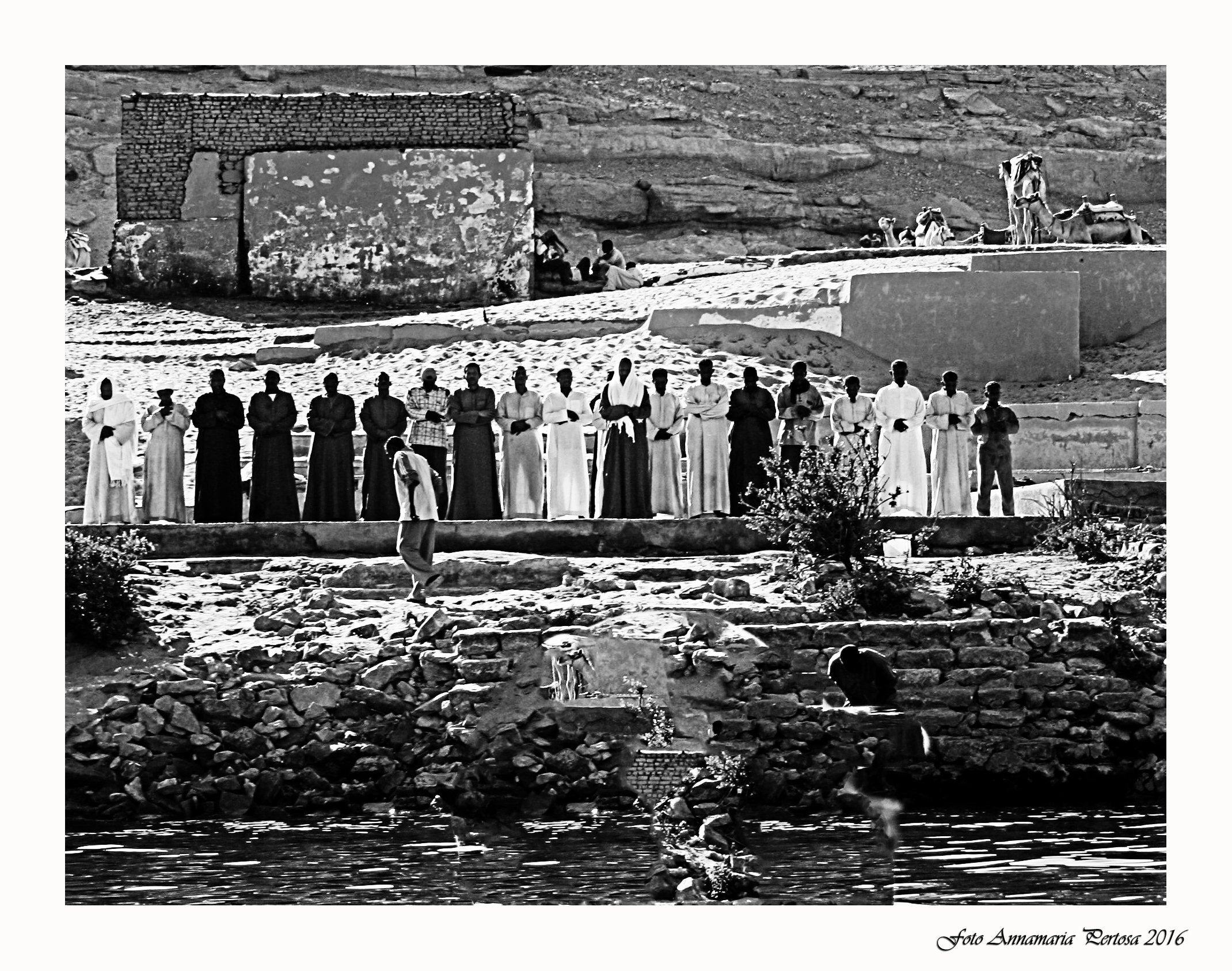 Abluzione prima della preghiera sul Nilo