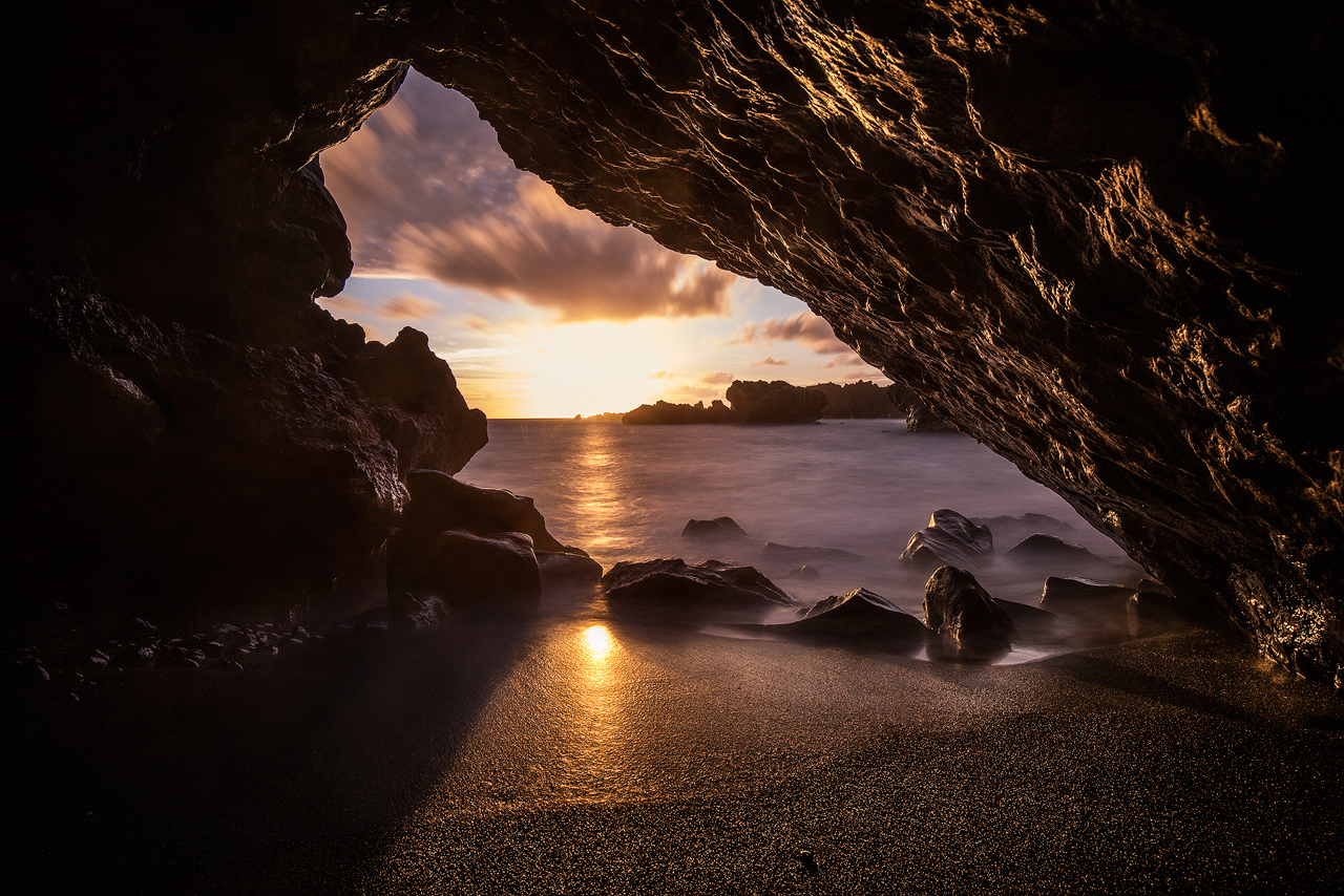 Hawaii lava tunnel
