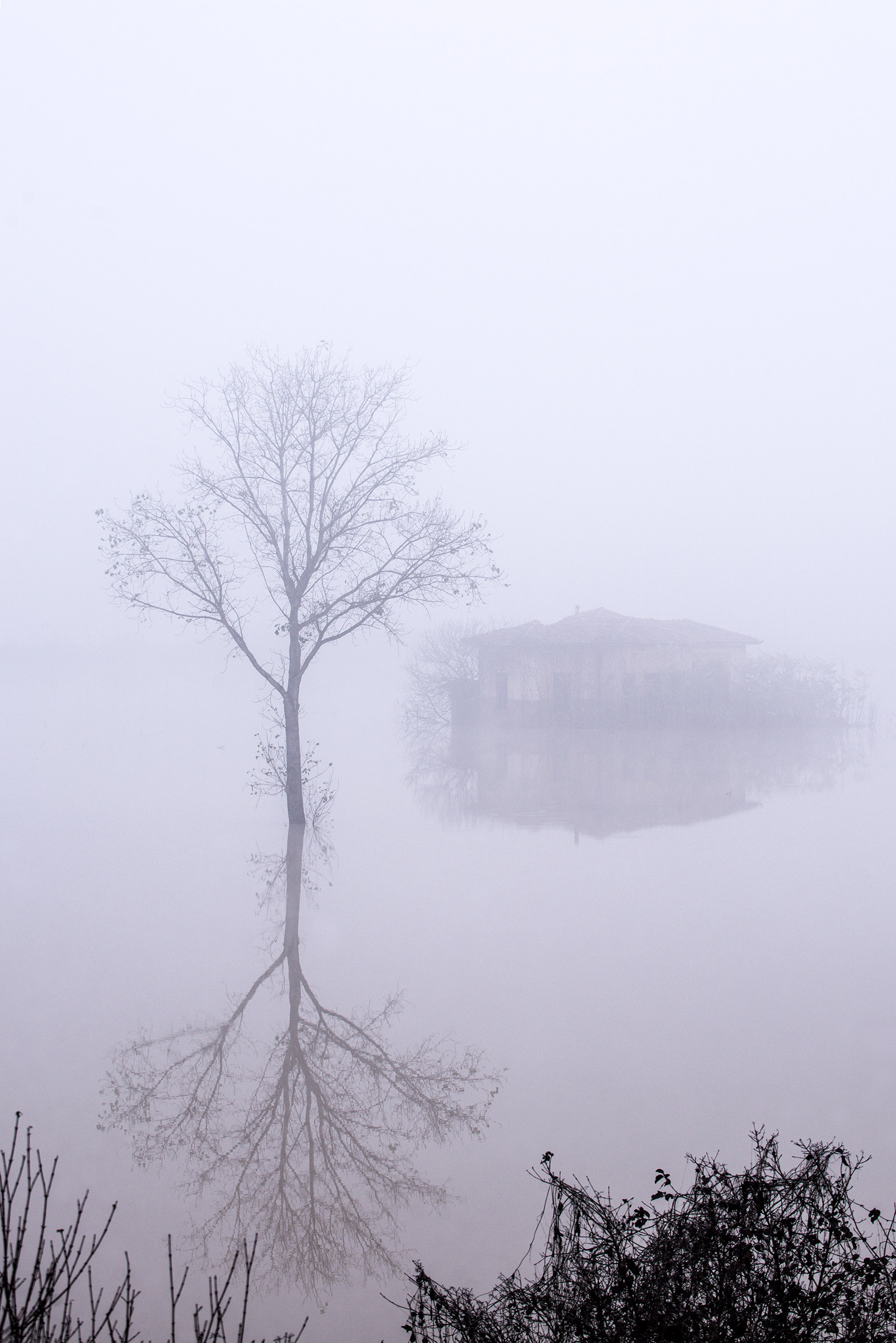 The fog also erases the past