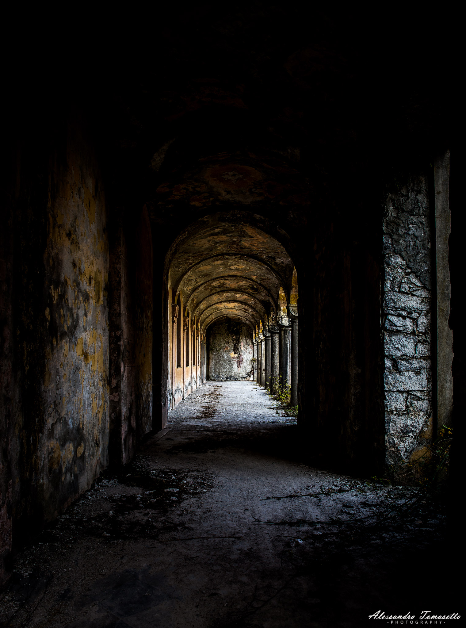 Abandoned House, Italy - © 2017