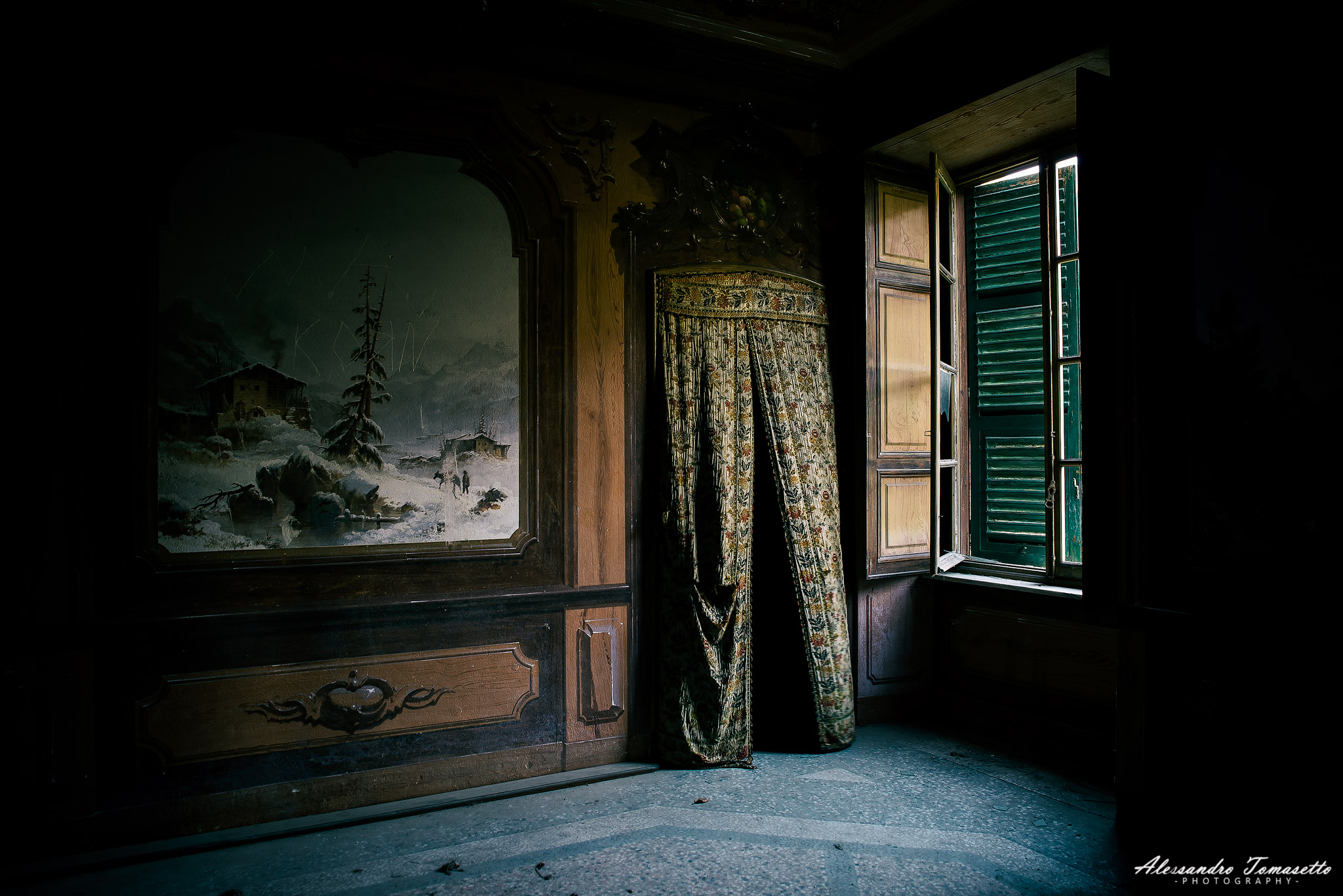 Abandoned House, Italy - © 2017