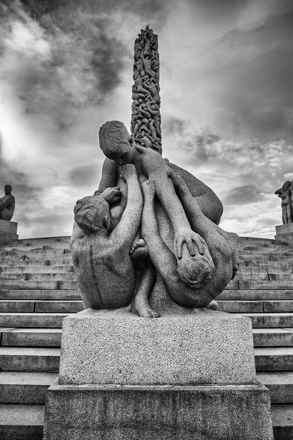 Vigeland Park - the monolith and its sculptures