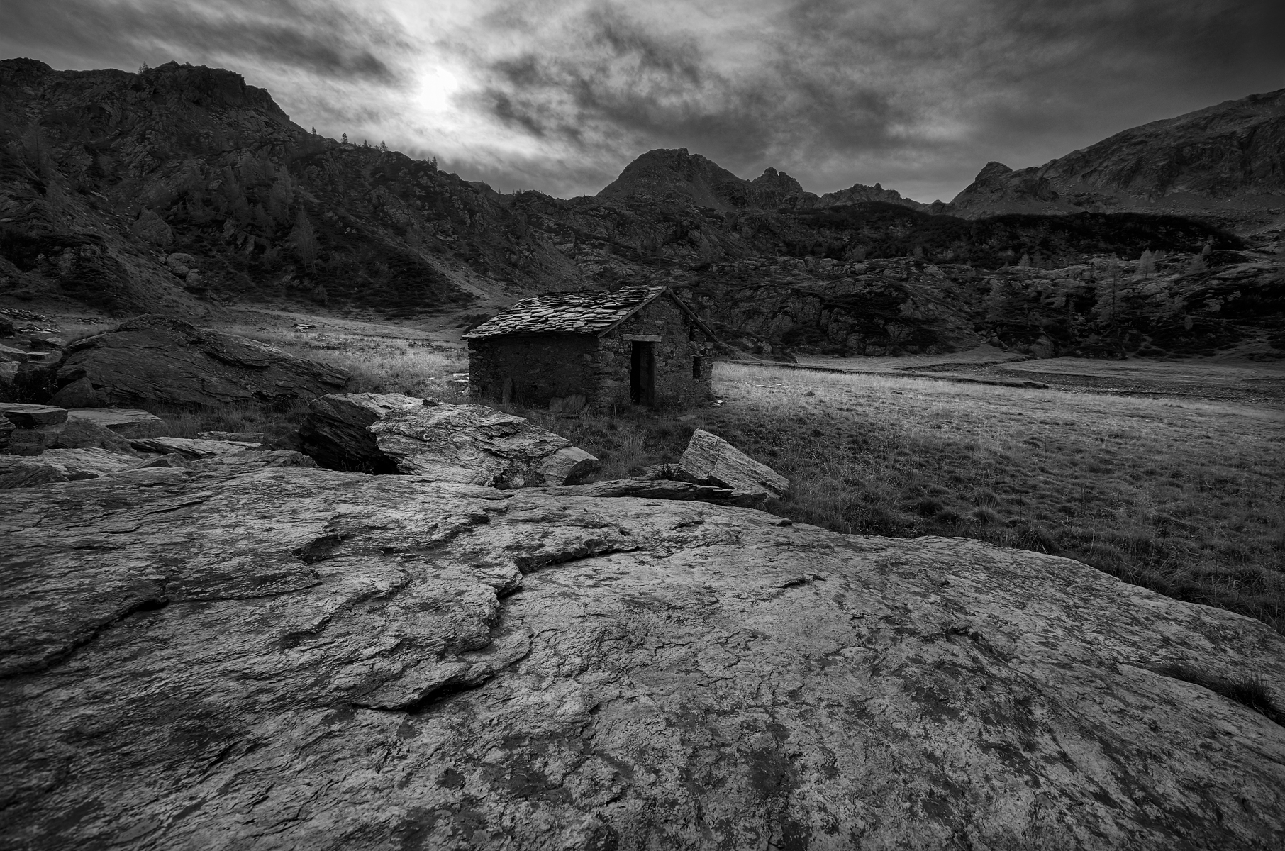 the lodge between the stones