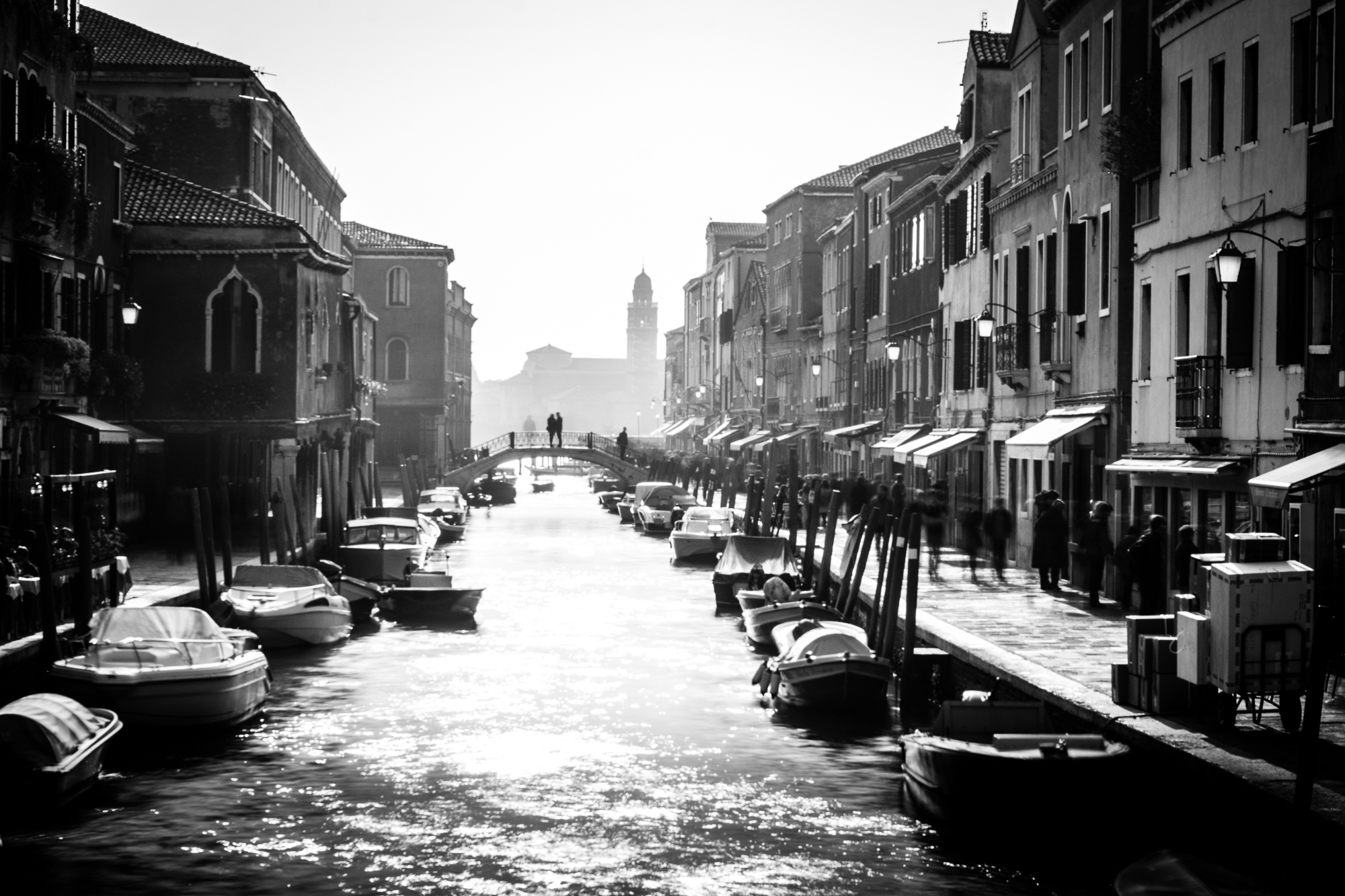 Kiss over the bridge