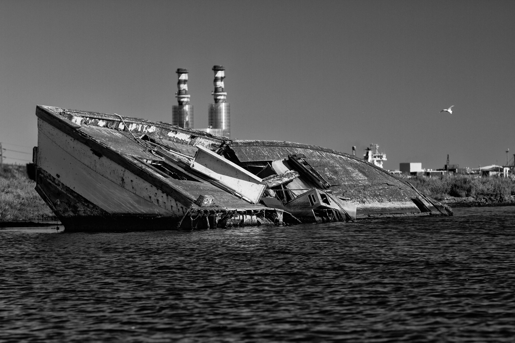 Navi abbandonate in darsena