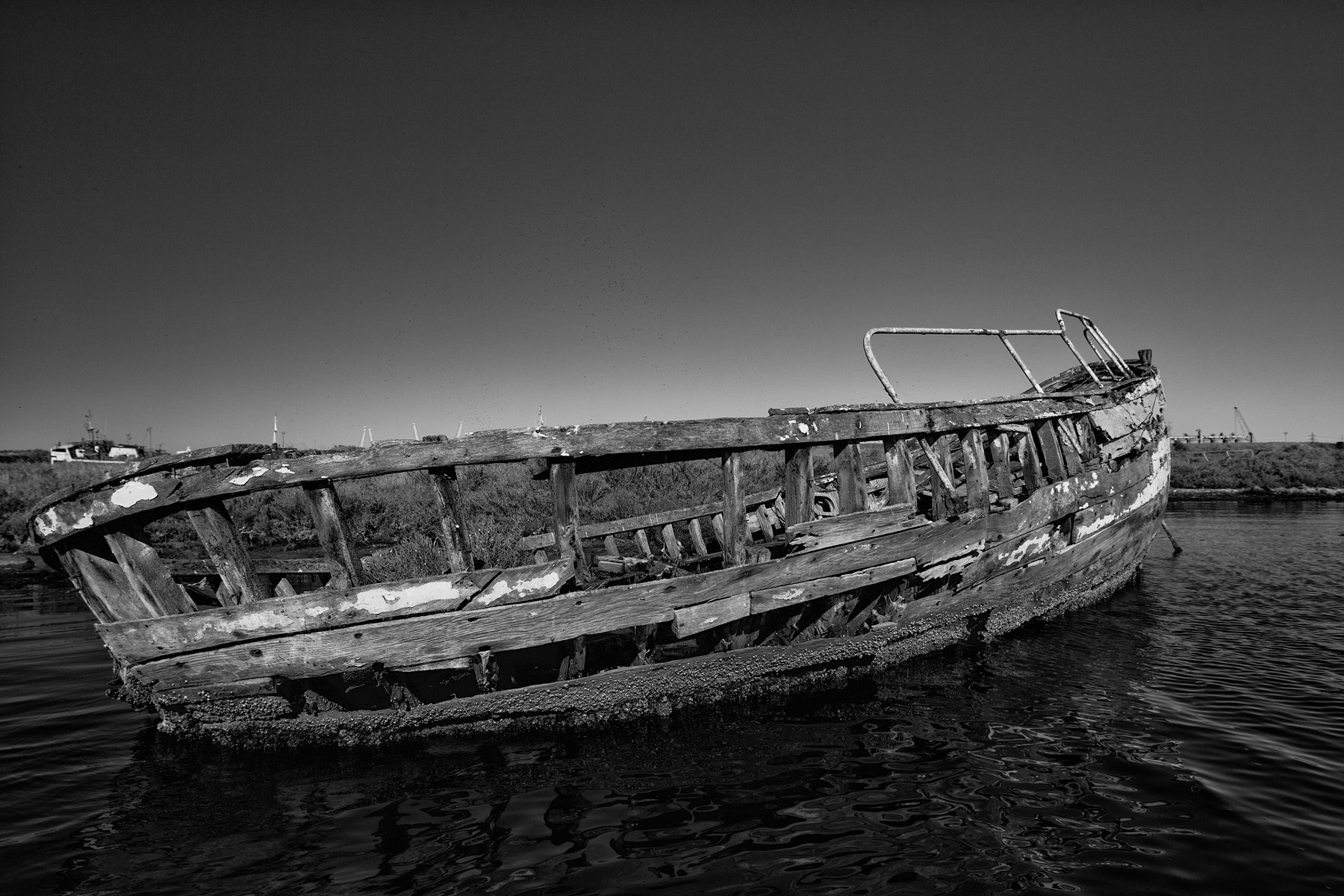 Navi abbandonate in darsena